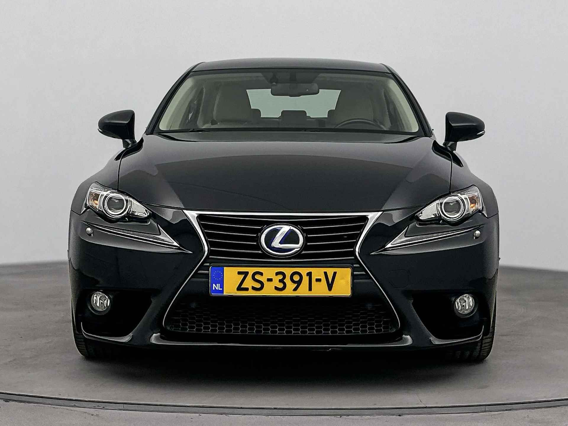 Lexus IS 300h Business Line Pro Limited | Verwarmde voorstoelen | Navigatie | - 36/47