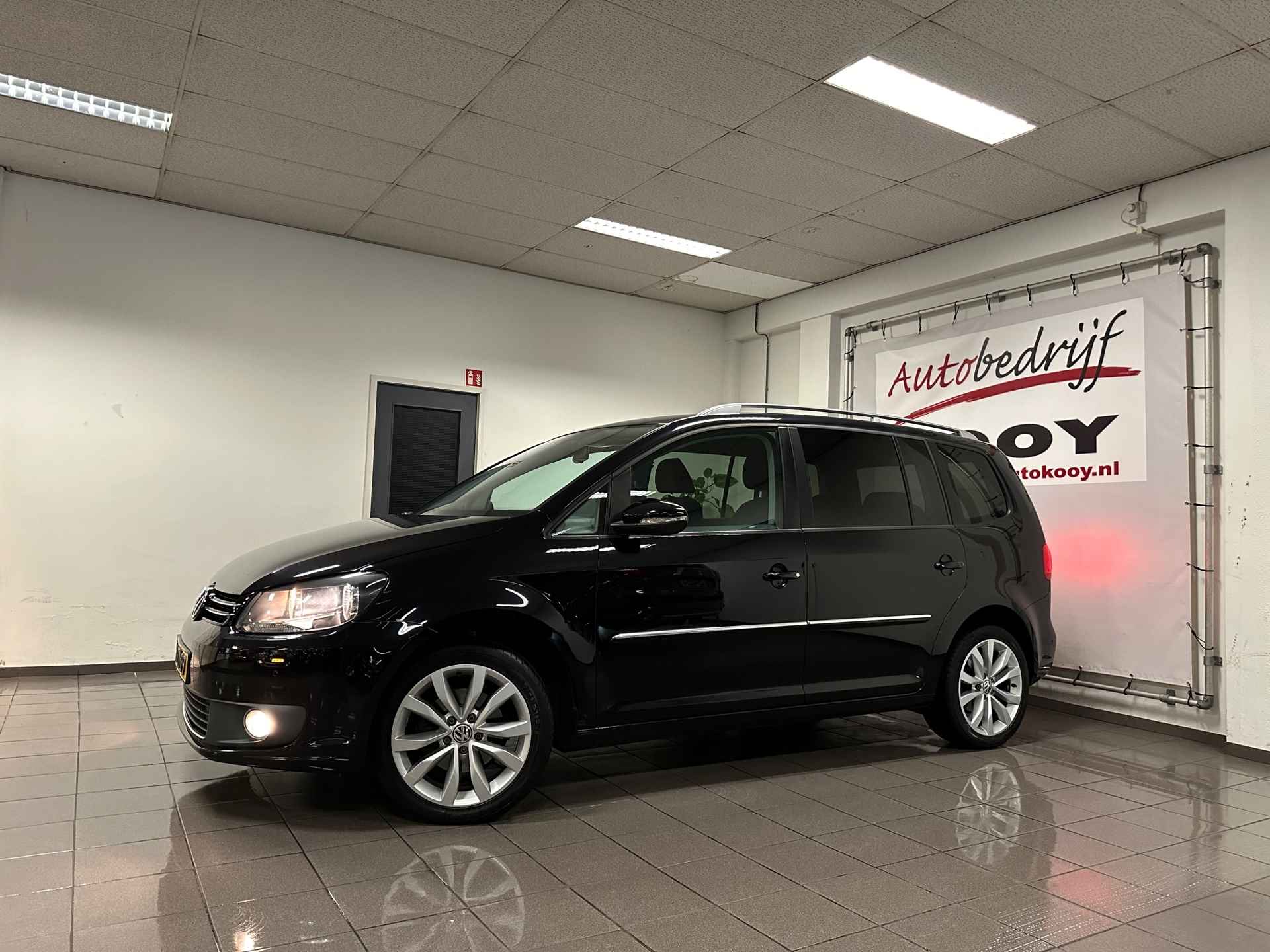 Volkswagen Touran 1.4 TSI Highline 7p. * Automaat / 7 Persoons / Afn. Trekhaak / Navigatie * - 10/24