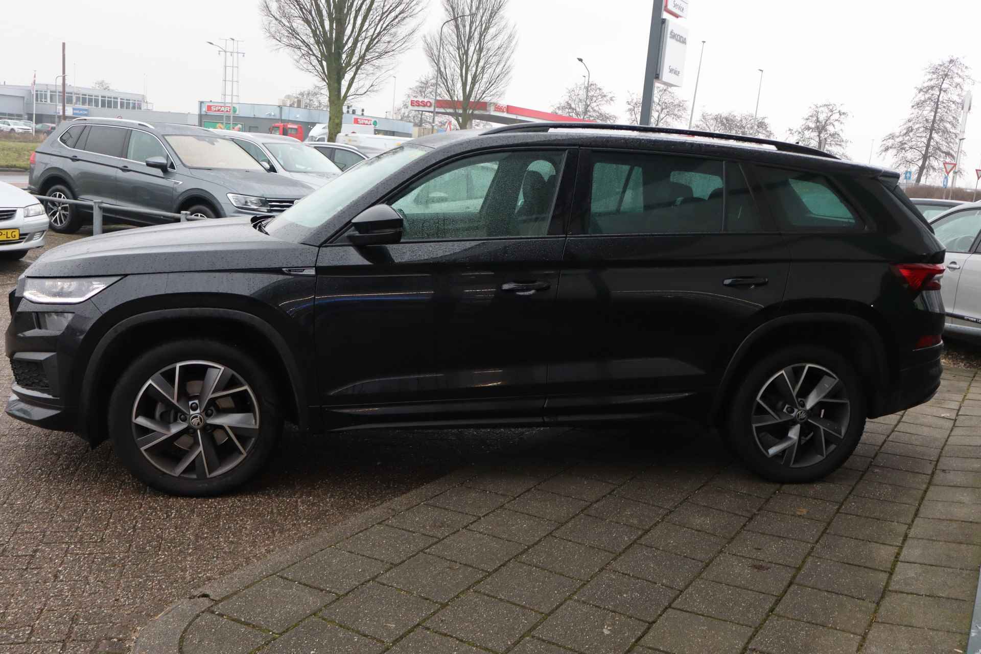 Škoda Kodiaq 1.5 TSI Sportline Business 7p. | Stoelverwarming | Navigatie | Achteruitrijcamera | - 2/14