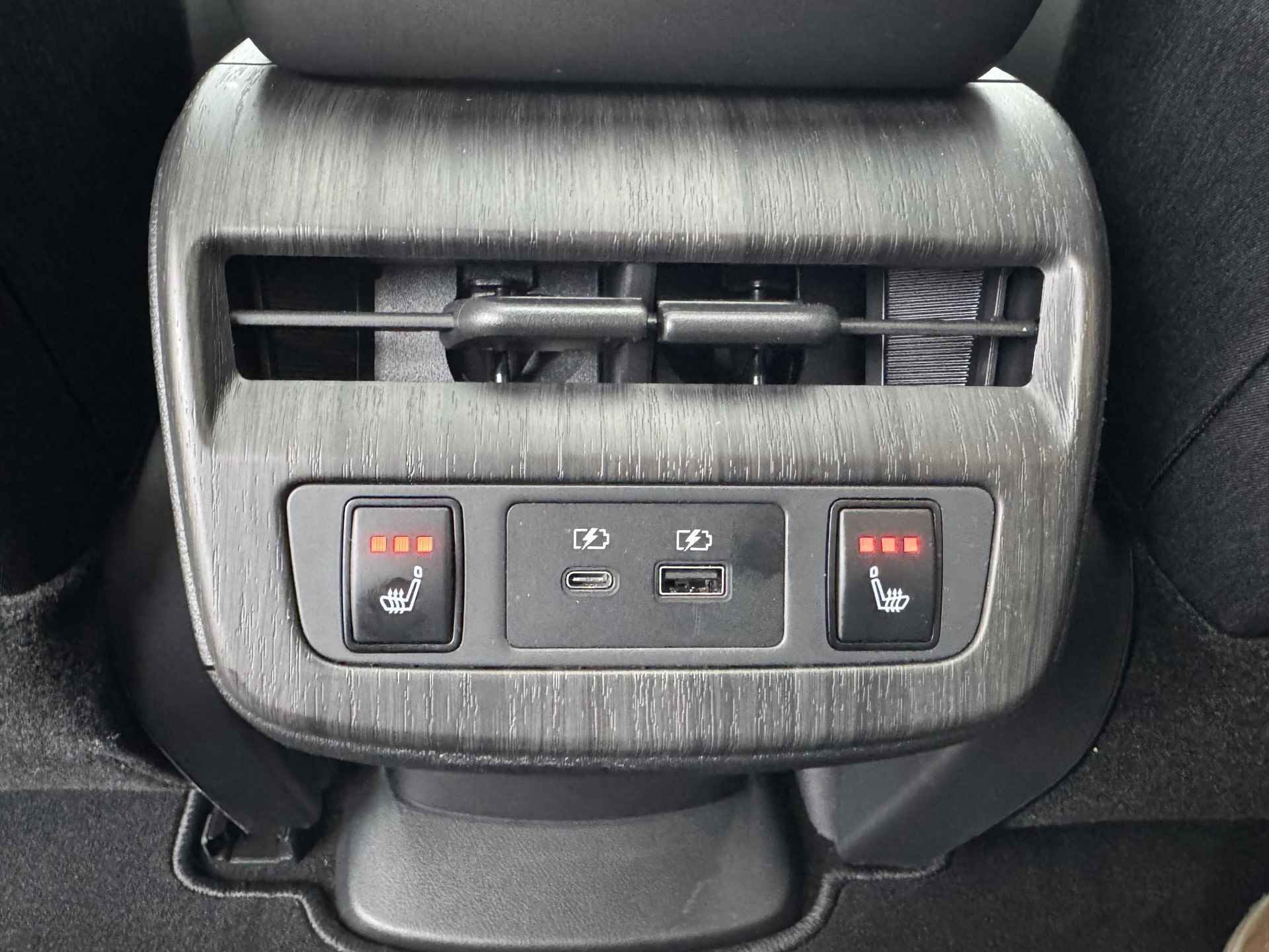 Nissan Ariya Evolve 91 kWh / Stoelverwarming voor en achter / Schuif/kanteldak / Stuurverwarming / Adaptieve cruise control / Stoelgeheugen voorzijde / Elektrische klep - 55/57