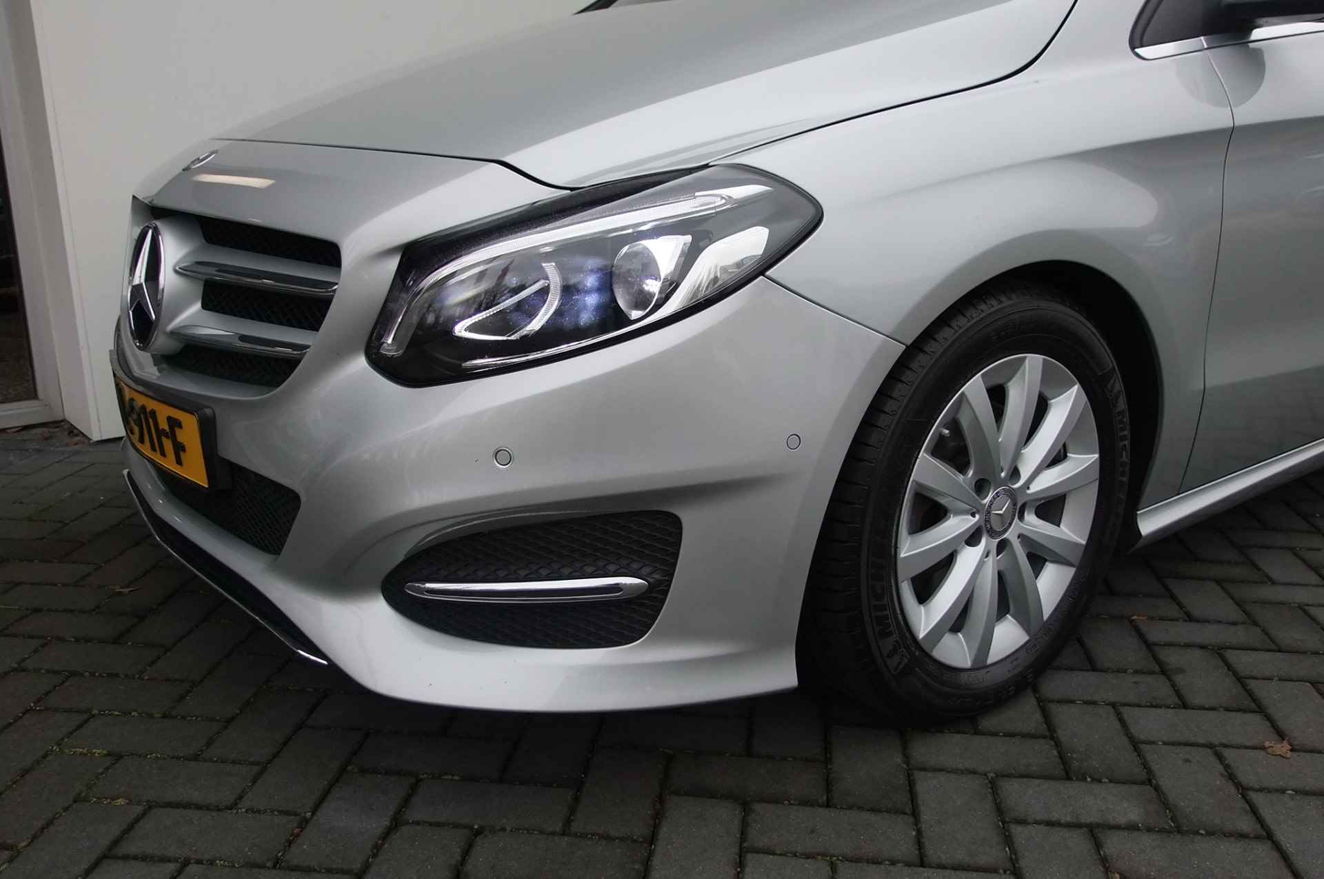 Mercedes-Benz B-Klasse 180 Business Solution / Stoelverwarming/ Camera/ Trekhaak afneembaar/ NL-auto - 7/30