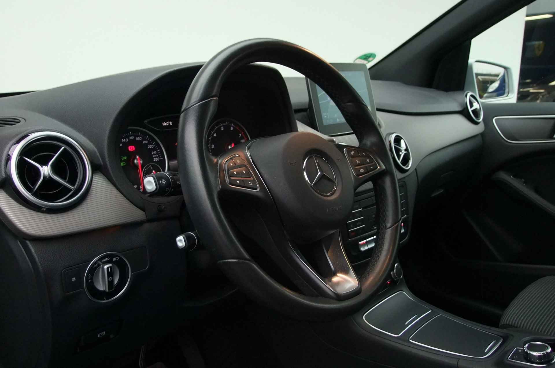 Mercedes-Benz B-Klasse 180 Business Solution / Stoelverwarming/ Camera/ Trekhaak afneembaar/ NL-auto - 15/30