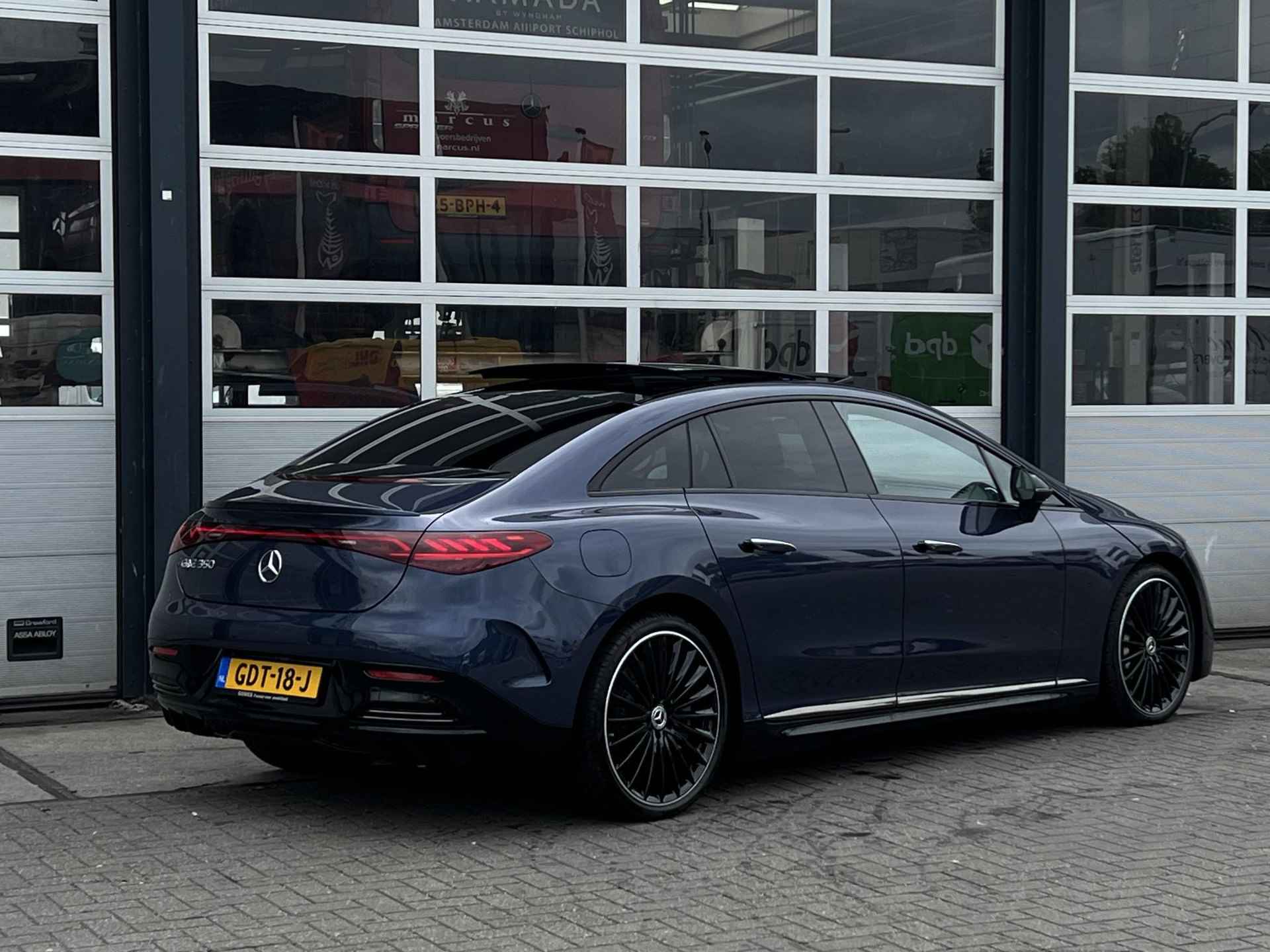 Mercedes-Benz EQE 350 AMG Line | Premium Pakket | Night Pakket | Rijassistentiepakket Plus | Panoramadak | AIRMATIC | DIGITAL LIGHT | Burmester® 3D Surround | 360° Camera | Apple CarPlay | Android Auto | Showmodel - 2/32