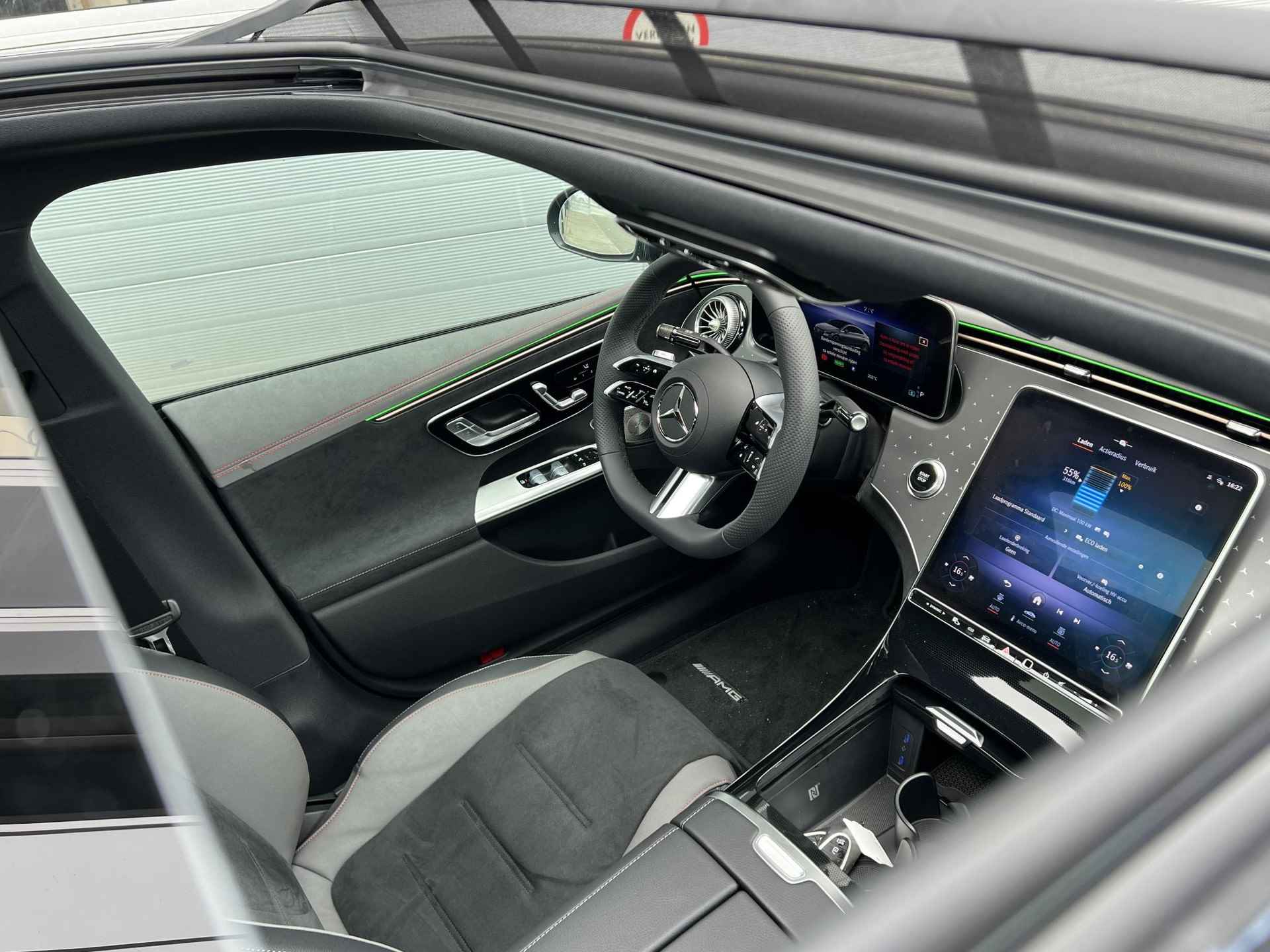 Mercedes-Benz EQE 350 AMG Line | Premium Pakket | Night Pakket | Rijassistentiepakket Plus | Panoramadak | AIRMATIC | DIGITAL LIGHT | Burmester® 3D Surround | 360° Camera | Apple CarPlay | Android Auto | Showmodel - 3/32