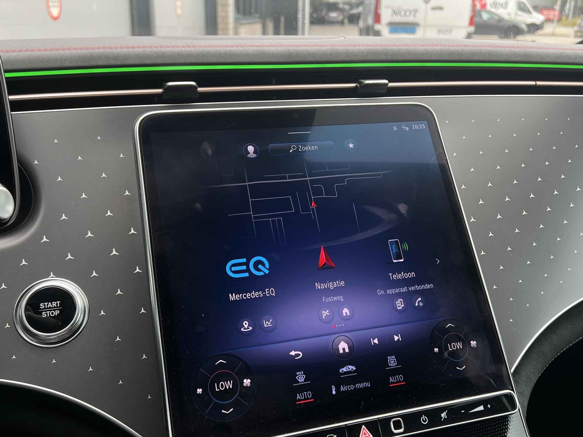 Mercedes-Benz EQE 350 AMG Line | Premium Pakket | Night Pakket | Rijassistentiepakket Plus | Panoramadak | AIRMATIC | DIGITAL LIGHT | Burmester® 3D Surround | 360° Camera | Apple CarPlay | Android Auto | Showmodel - 21/32