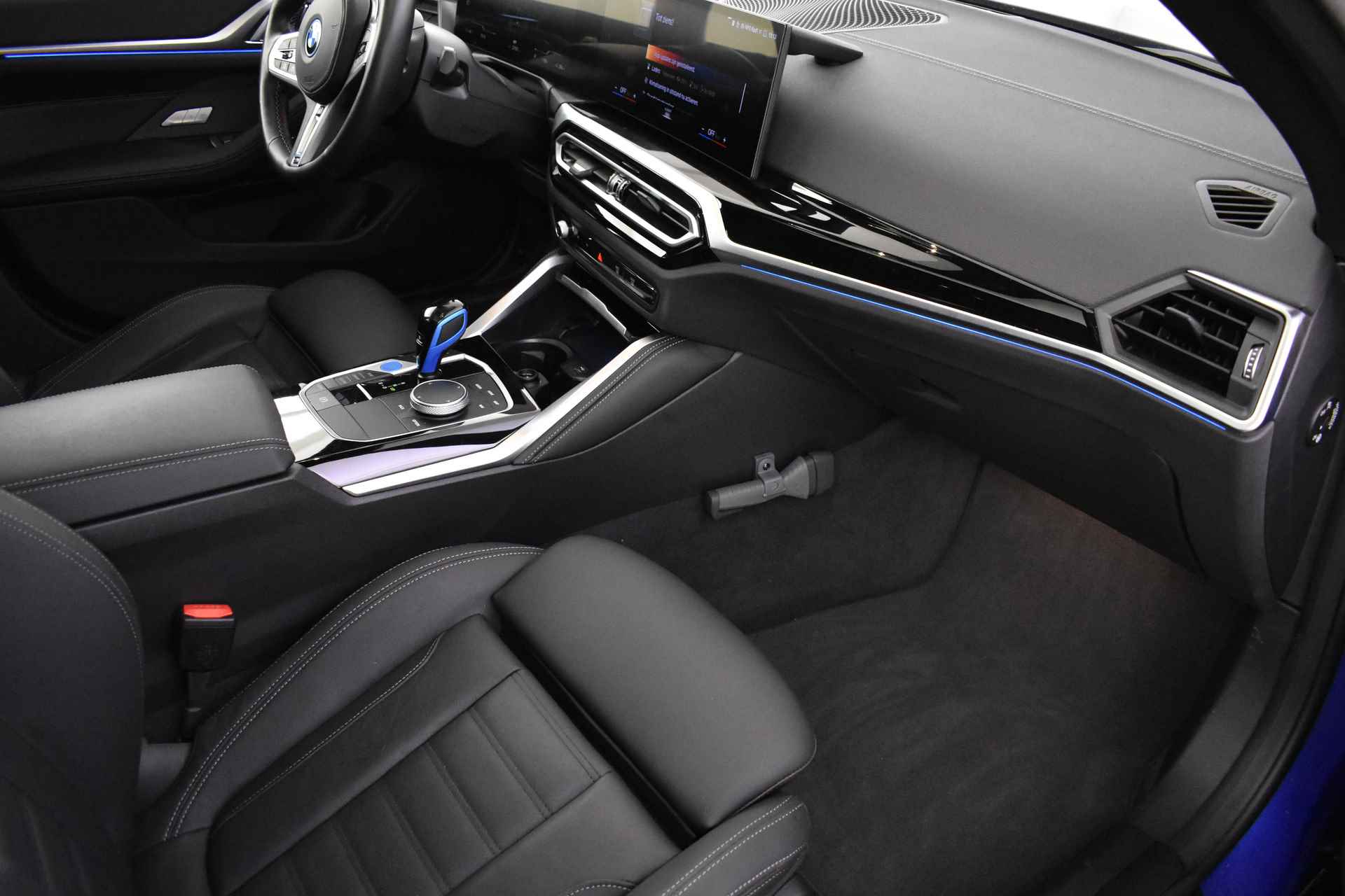 BMW i4 M50 High Executive 84 kWh / BMW M 50 Jahre uitvoering / Schuif-kanteldak / Laserlight / Parking Assistant Plus / Adaptief M Onderstel / Driving Assistant Professional - 35/36
