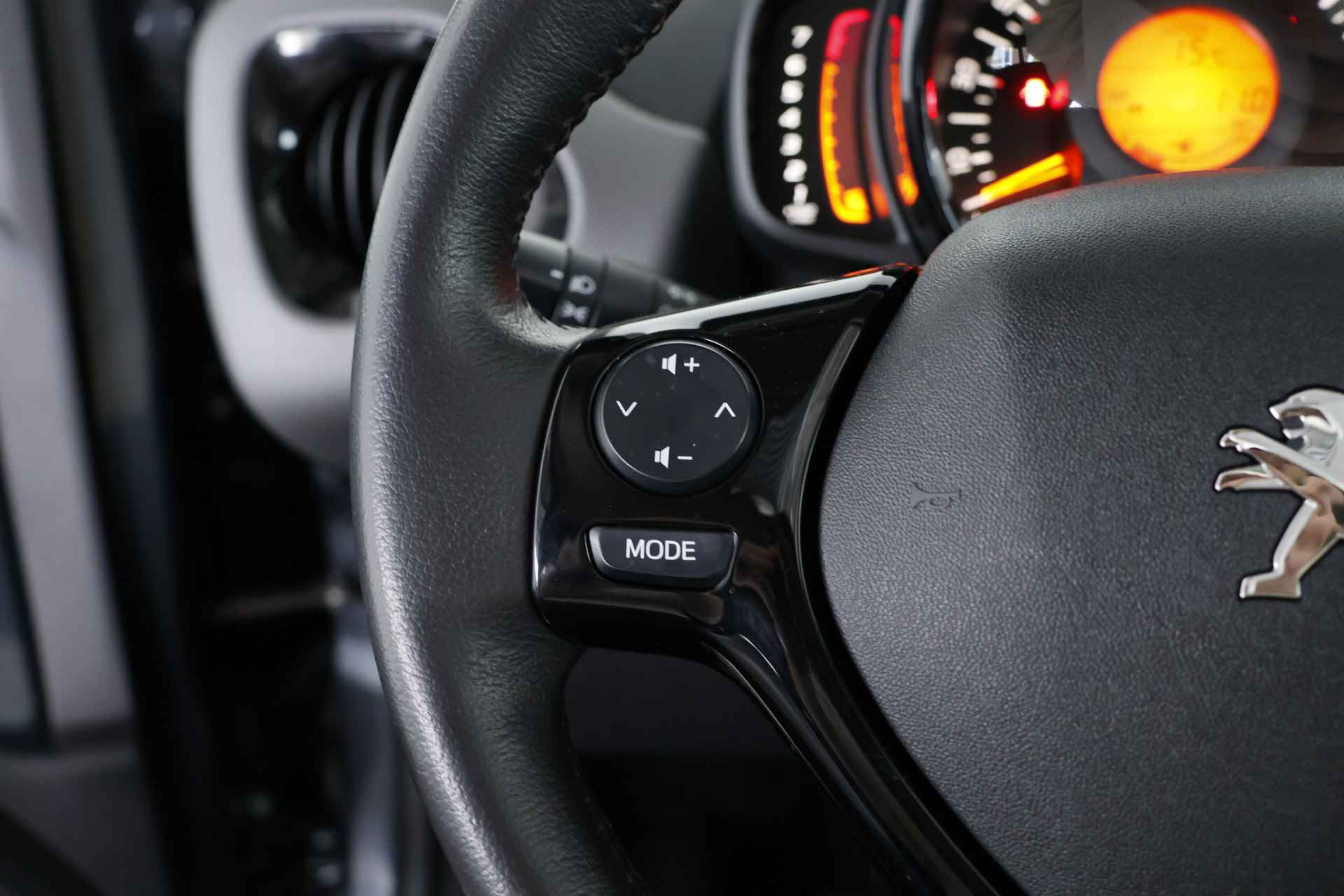 Peugeot 108 1.0 e-VTi Style / Open dak / Carplay / Airco - 17/25