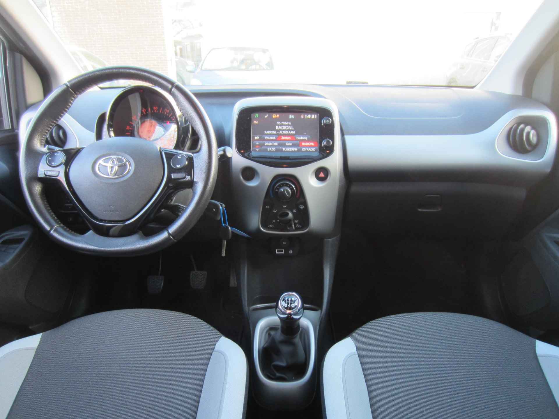 Toyota Aygo 1.0 VVT-i x-play Airco Camera - 3/20