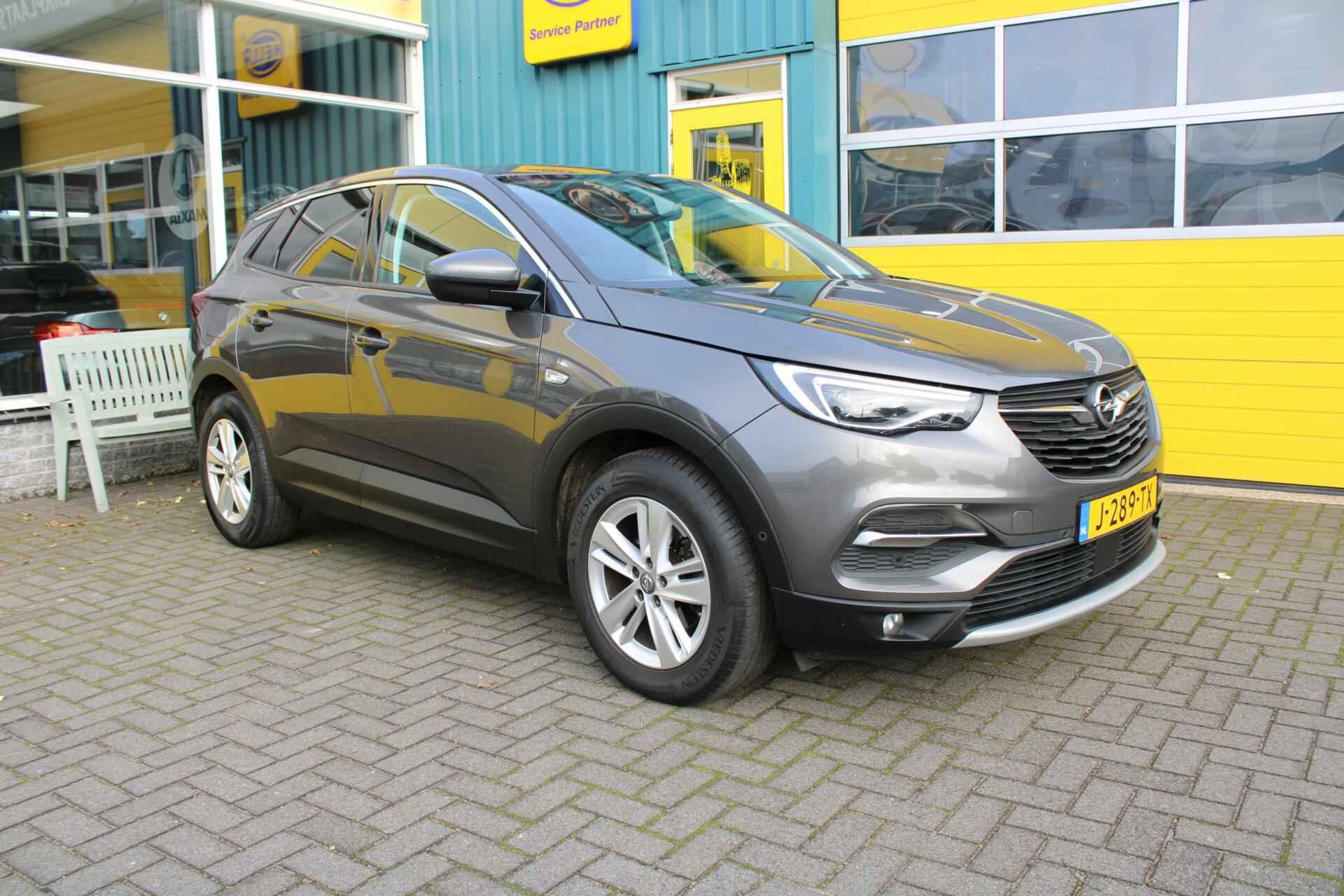 Opel Grandland X 1.2 Turbo Business Executive - 3/36