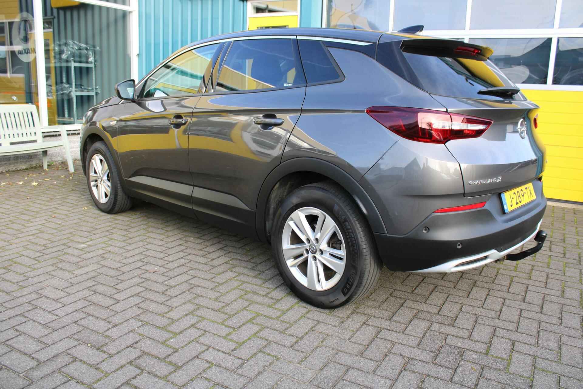 Opel Grandland X 1.2 Turbo Business Executive - 6/36