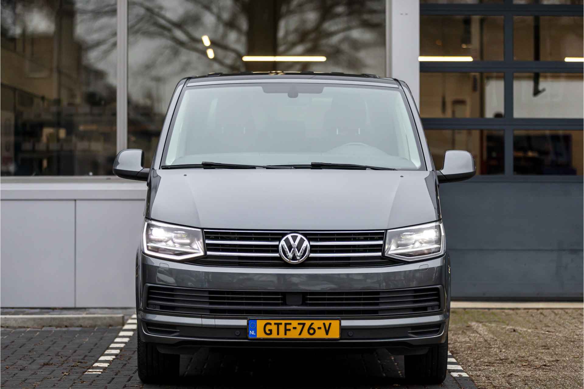 Volkswagen Multivan 2.0 TSI L1H1 Highline 2 Schuifdeuren, Trekhaak, Parkeersensoren, Apple/Android , All-in Rijklaarprijs - 2/56