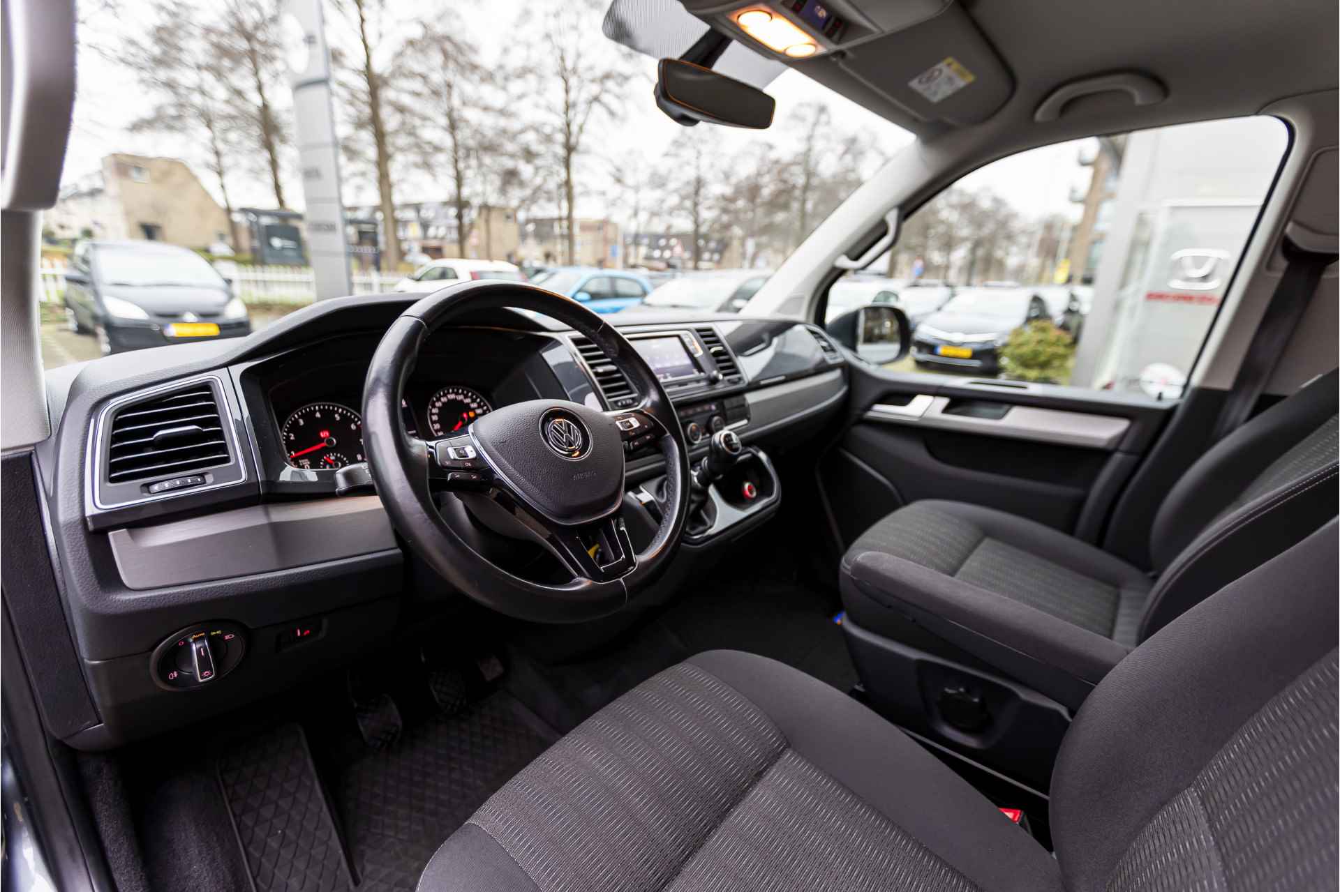 Volkswagen Multivan 2.0 TSI L1H1 Highline 2 Schuifdeuren, Trekhaak, Parkeersensoren, Apple/Android , All-in Rijklaarprijs - 6/56