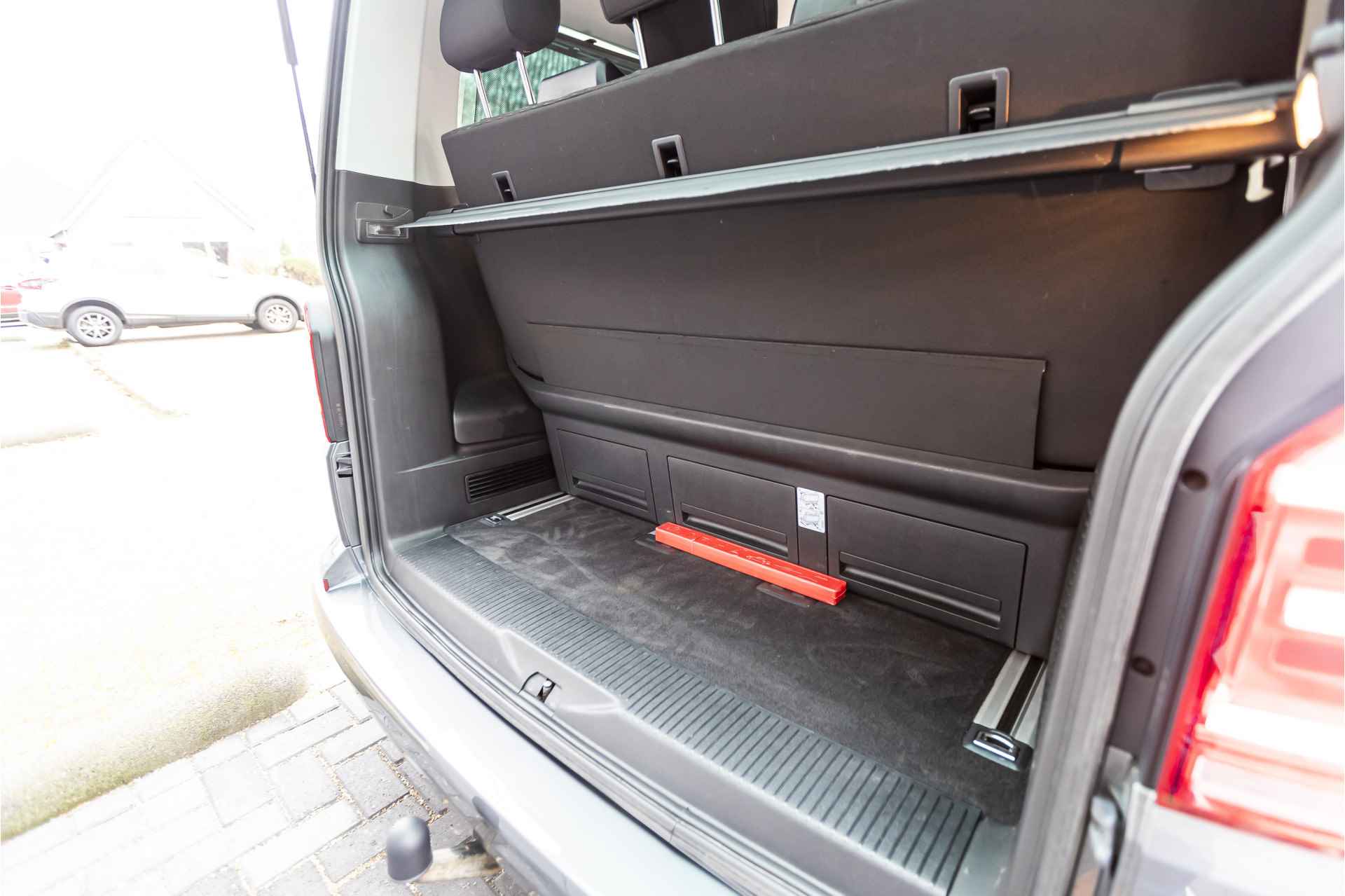 Volkswagen Multivan 2.0 TSI L1H1 Highline 2 Schuifdeuren, Trekhaak, Parkeersensoren, Apple/Android , All-in Rijklaarprijs - 32/56