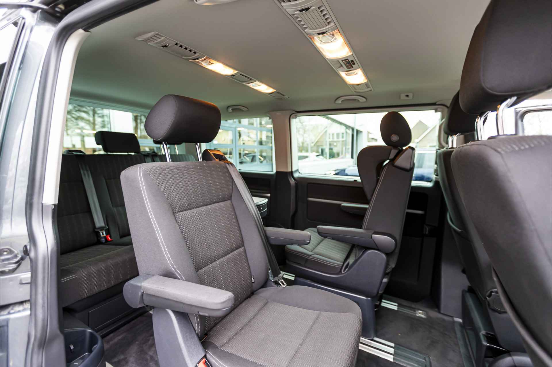 Volkswagen Multivan 2.0 TSI L1H1 Highline 2 Schuifdeuren, Trekhaak, Parkeersensoren, Apple/Android , All-in Rijklaarprijs - 42/56