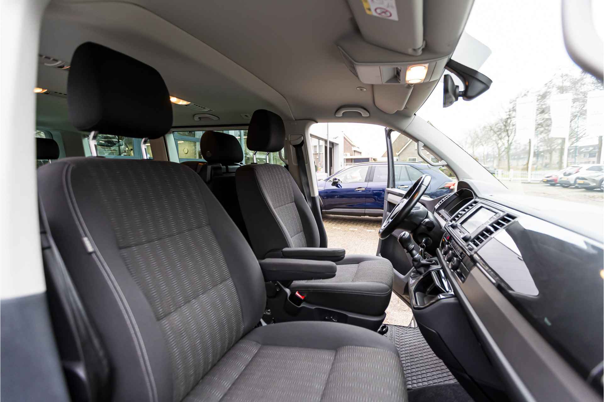 Volkswagen Multivan 2.0 TSI L1H1 Highline 2 Schuifdeuren, Trekhaak, Parkeersensoren, Apple/Android , All-in Rijklaarprijs - 43/56