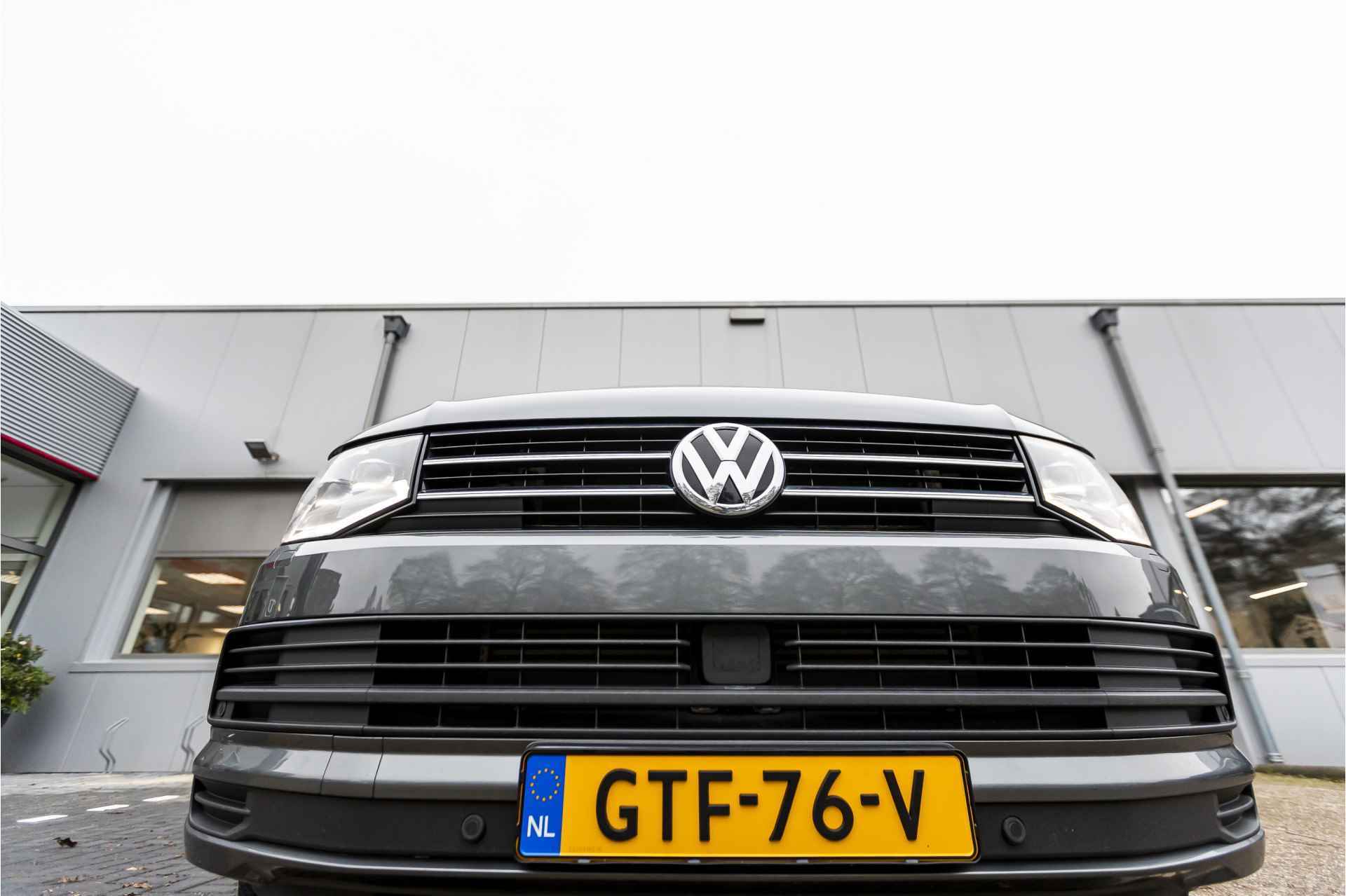 Volkswagen Multivan 2.0 TSI L1H1 Highline 2 Schuifdeuren, Trekhaak, Parkeersensoren, Apple/Android , All-in Rijklaarprijs - 53/56