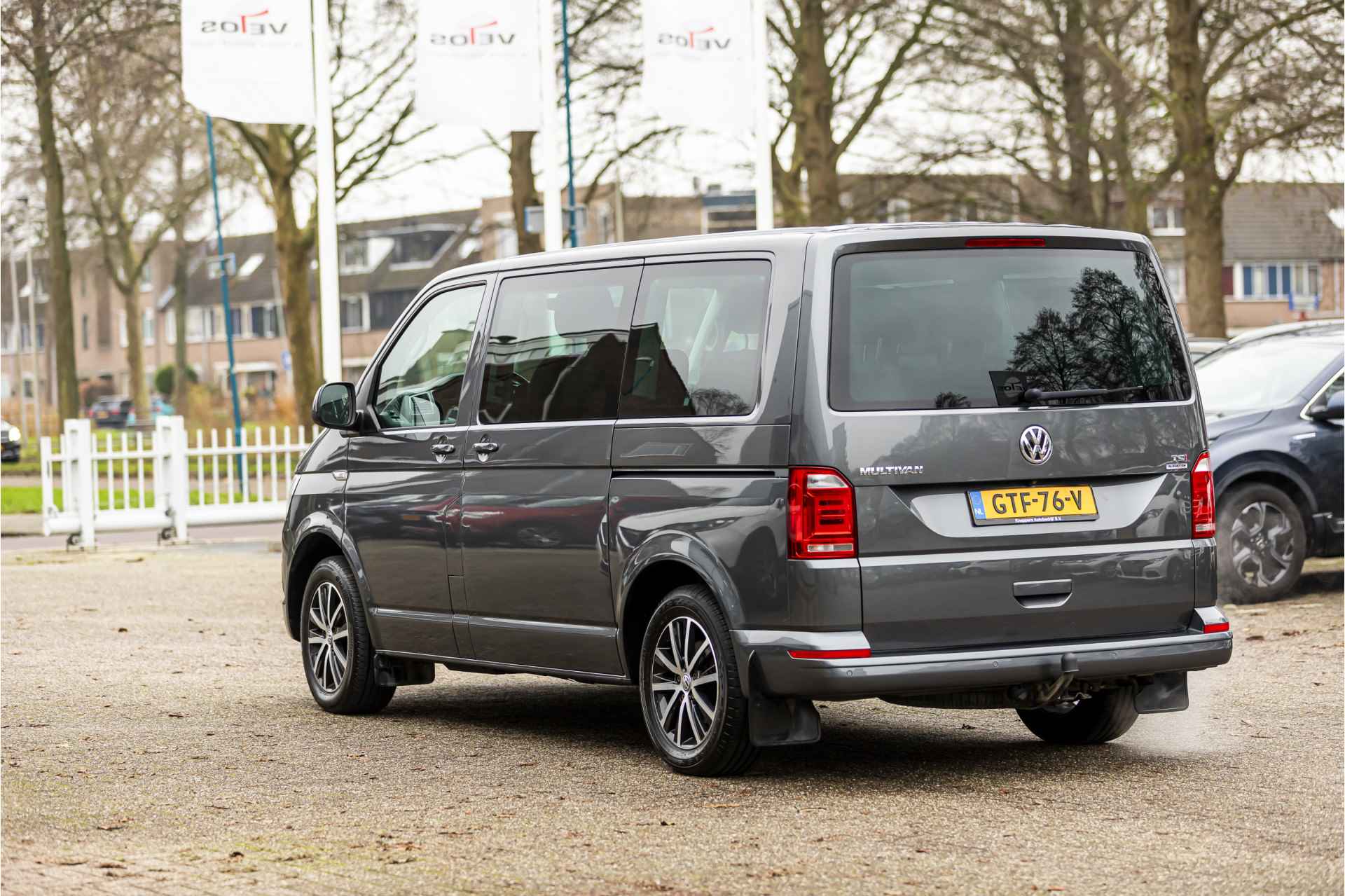 Volkswagen Multivan 2.0 TSI L1H1 Highline 2 Schuifdeuren, Trekhaak, Parkeersensoren, Apple/Android , All-in Rijklaarprijs - 54/56