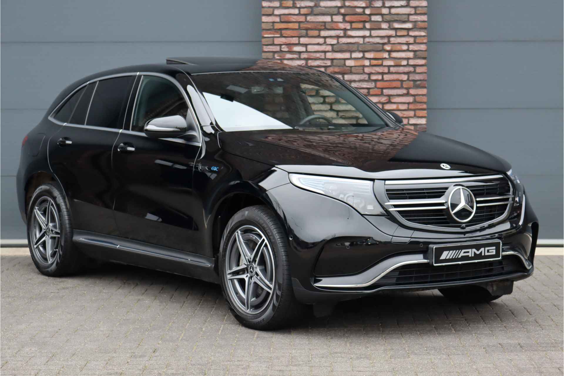 Mercedes-Benz EQC 400 4MATIC AMG Line 80 kWh, Schuifdak, Distronic+, Memory, Leder, Trekhaak, Keyless Go, Advanced Sound System, Rijassistentiepakket, Diefstalbeveiligingspakket, Etc. - 4/45