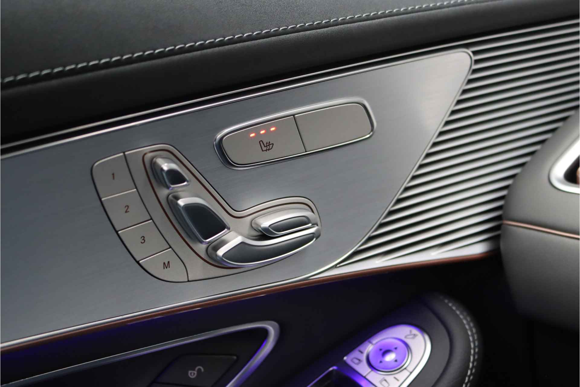 Mercedes-Benz EQC 400 4MATIC AMG Line 80 kWh, Schuifdak, Distronic+, Memory, Leder, Trekhaak, Keyless Go, Advanced Sound System, Rijassistentiepakket, Diefstalbeveiligingspakket, Etc. - 9/45