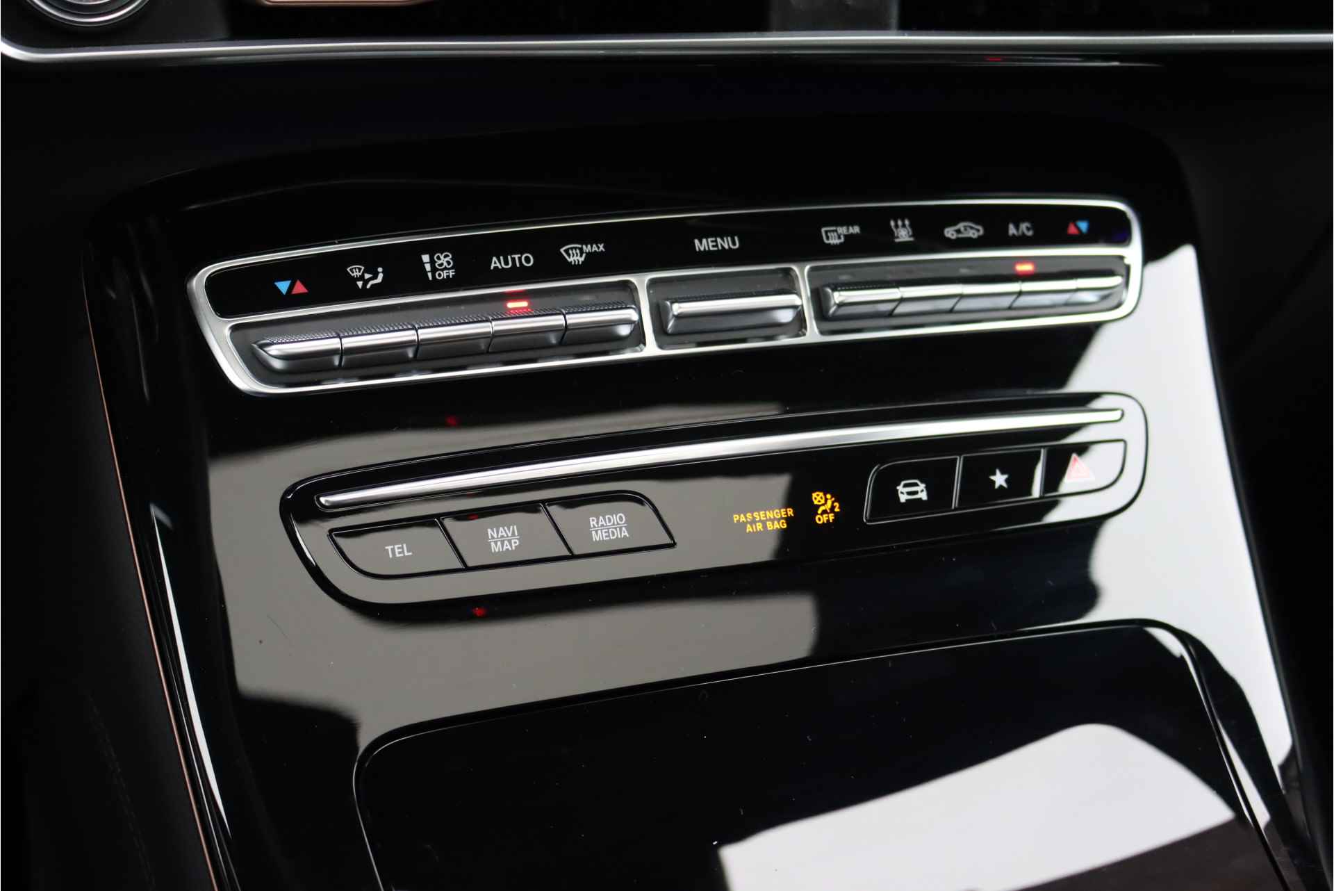 Mercedes-Benz EQC 400 4MATIC AMG Line 80 kWh, Schuifdak, Distronic+, Memory, Leder, Trekhaak, Keyless Go, Advanced Sound System, Rijassistentiepakket, Diefstalbeveiligingspakket, Etc. - 36/45