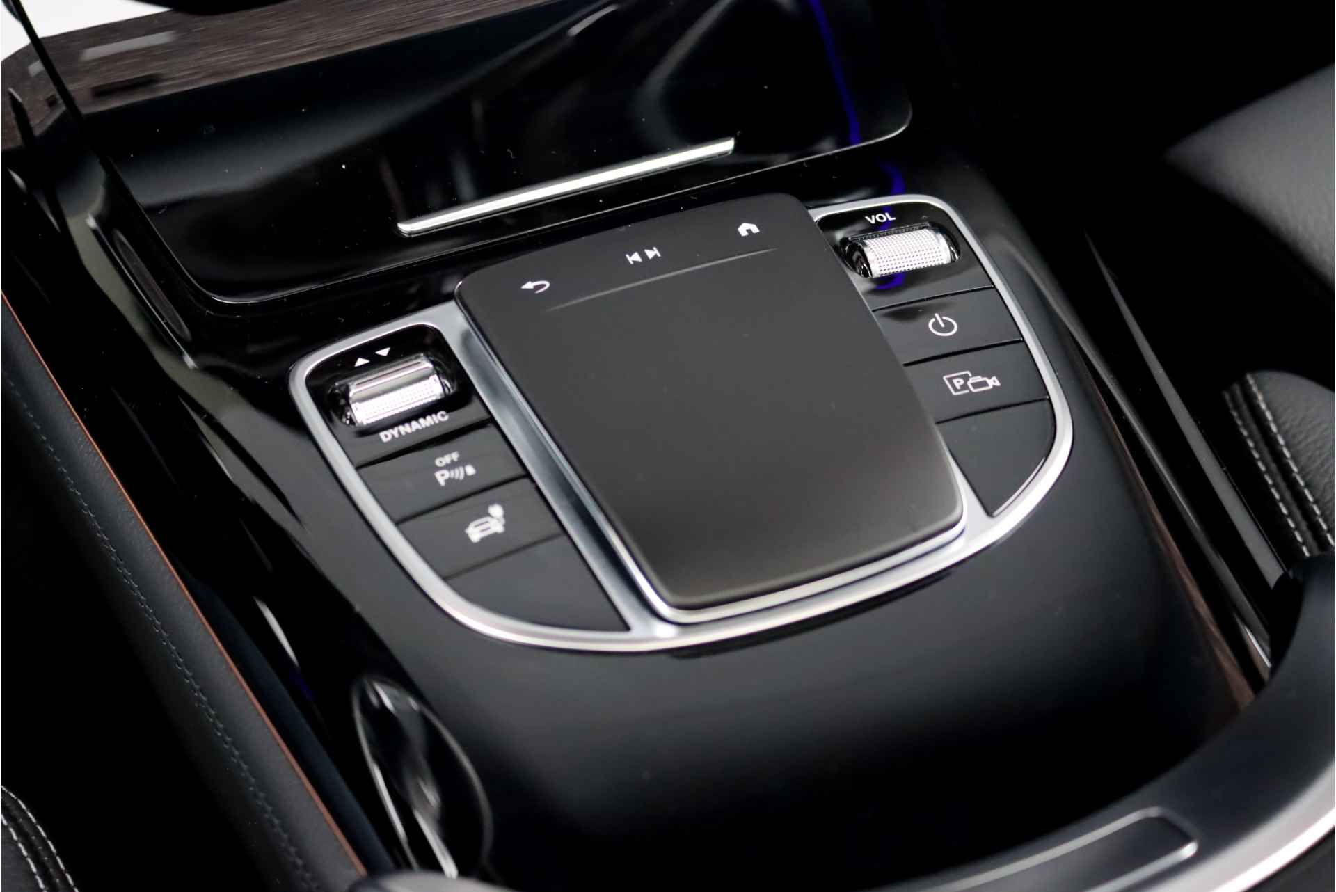 Mercedes-Benz EQC 400 4MATIC AMG Line 80 kWh, Schuifdak, Distronic+, Memory, Leder, Trekhaak, Keyless Go, Advanced Sound System, Rijassistentiepakket, Diefstalbeveiligingspakket, Etc. - 38/45