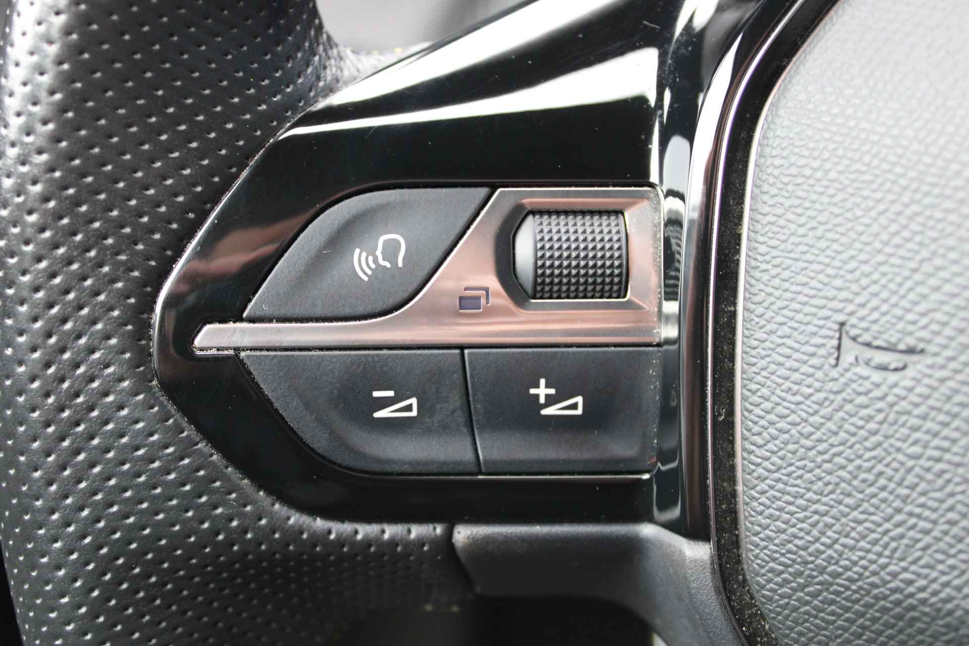 Peugeot e-208 50 kWh 136pk GT Pack Automaat | € 2.000,- Subsidie | Leder | Camera | Climate | Keyless | NL Auto | Navigatie | Full - Led | 8% - 20/35