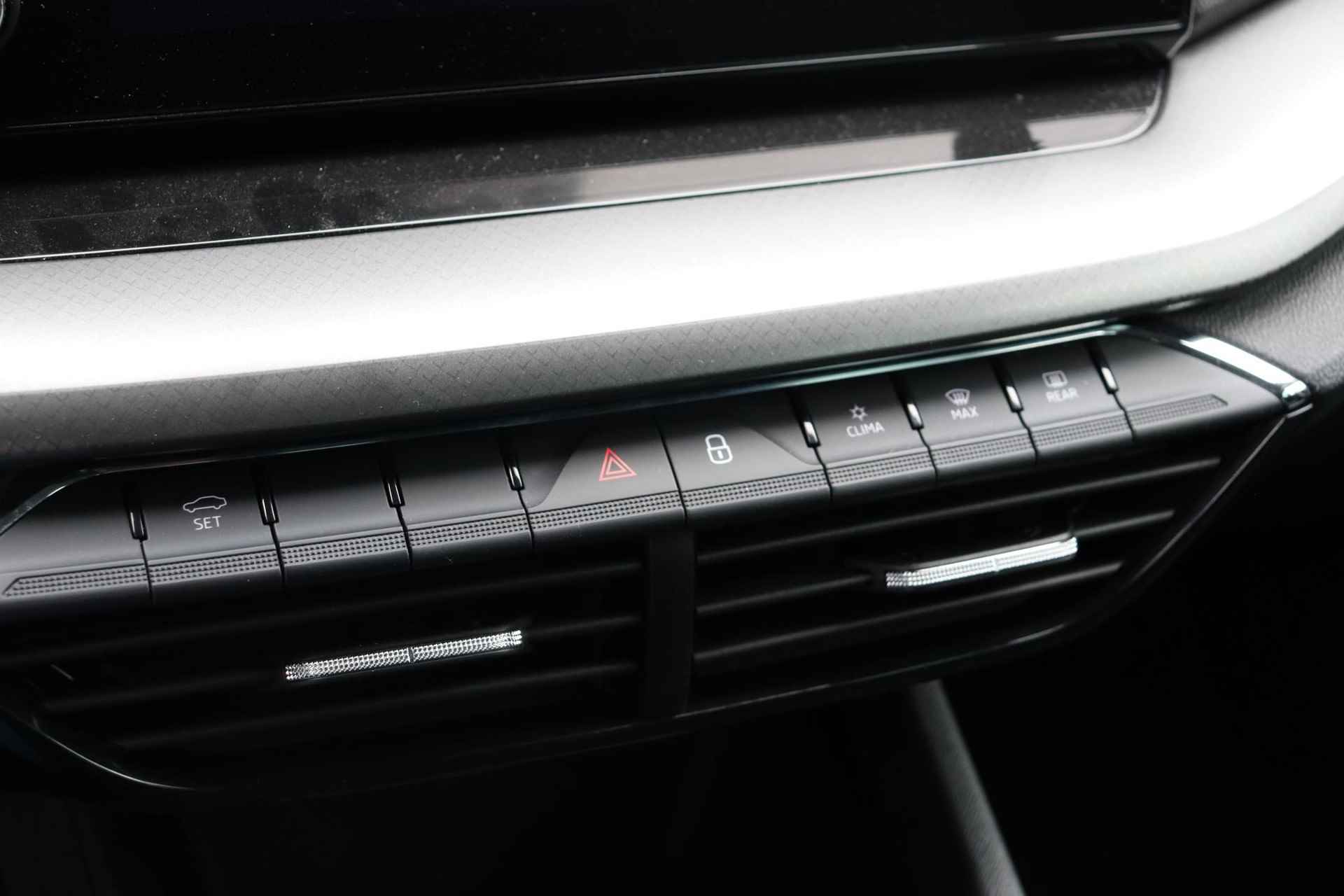 Skoda Octavia 1.5 TSI First Edition / LED / Carplay / Digital Dashboard / - 26/37