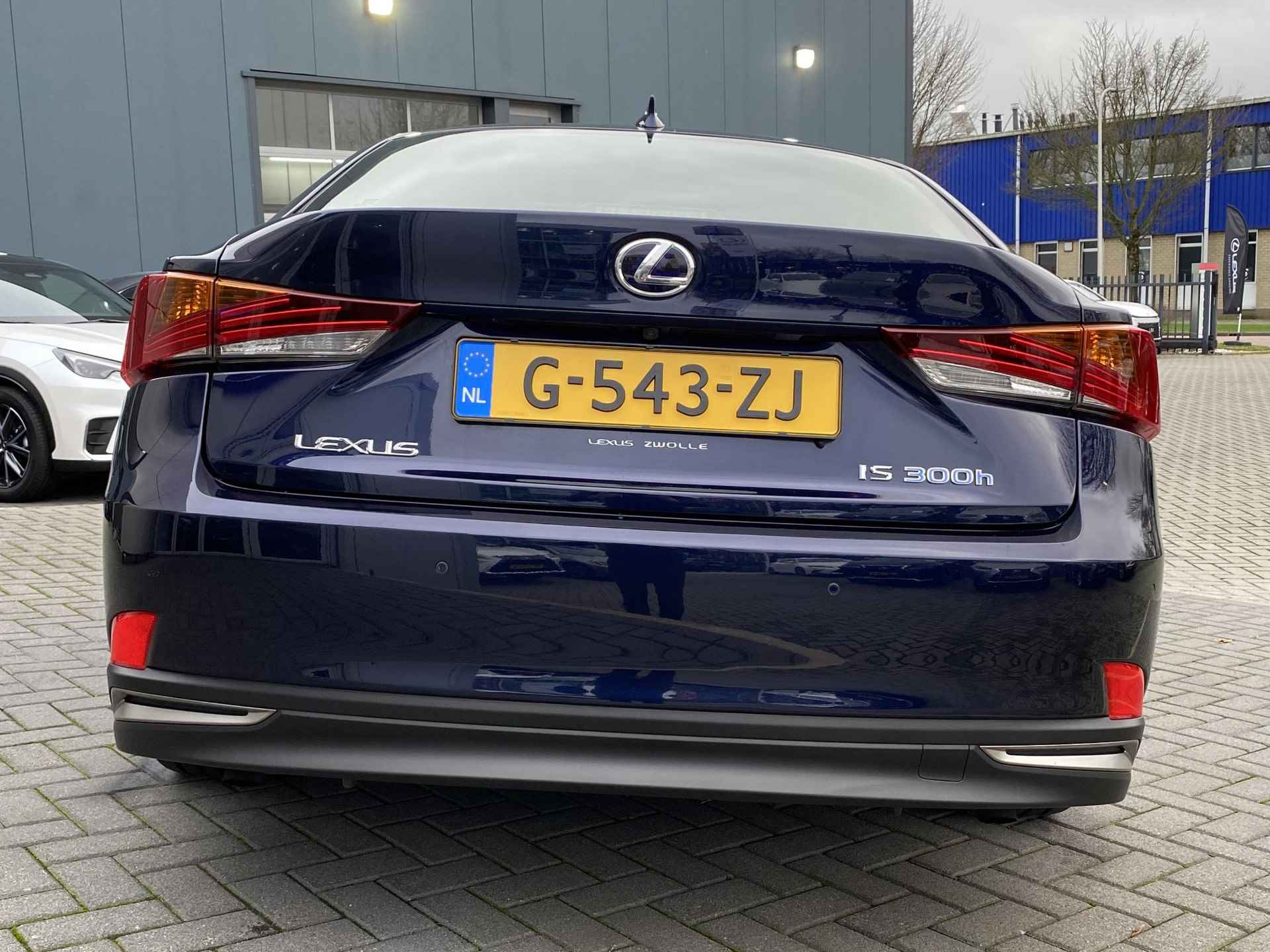 Lexus IS 300h Hybrid Luxury Line NL-AUTO MARK LEVINSON SCHUIFDAK STOELVENTILATIE LED BLIND-SPOT KEYLESS - 4/43