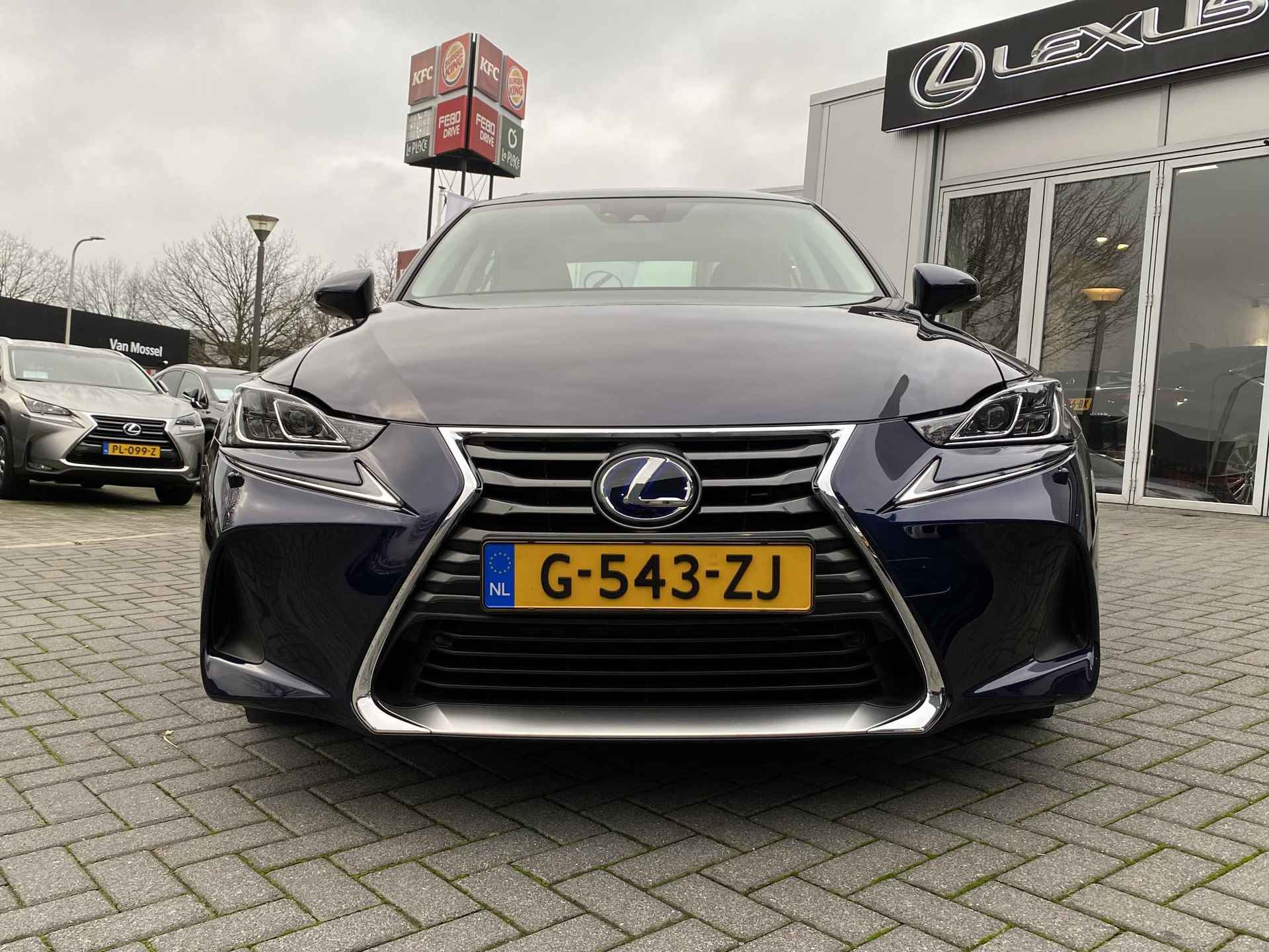 Lexus IS 300h Hybrid Luxury Line NL-AUTO MARK LEVINSON SCHUIFDAK STOELVENTILATIE LED BLIND-SPOT KEYLESS - 8/43