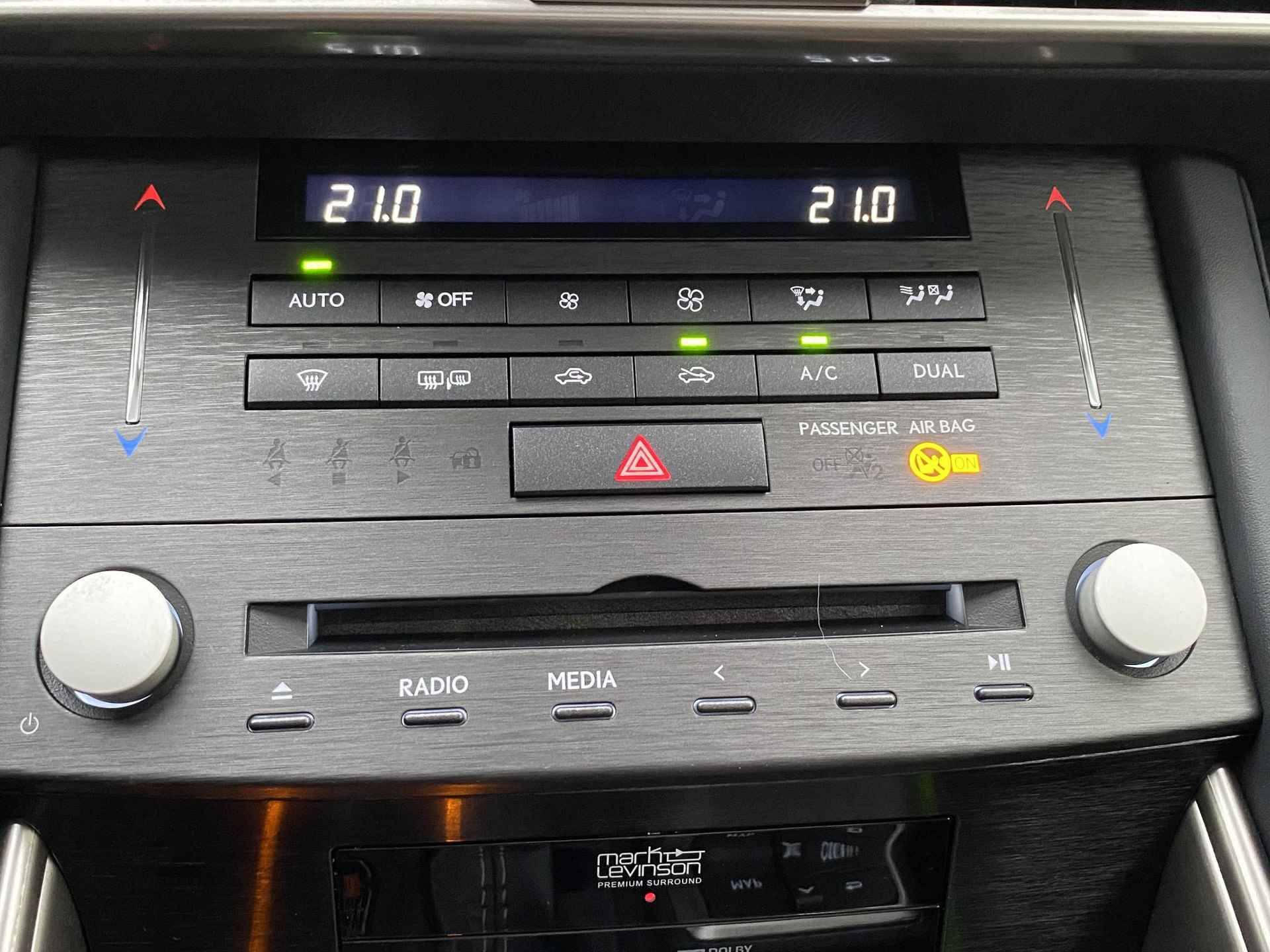 Lexus IS 300h Hybrid Luxury Line NL-AUTO MARK LEVINSON SCHUIFDAK STOELVENTILATIE LED BLIND-SPOT KEYLESS - 24/43