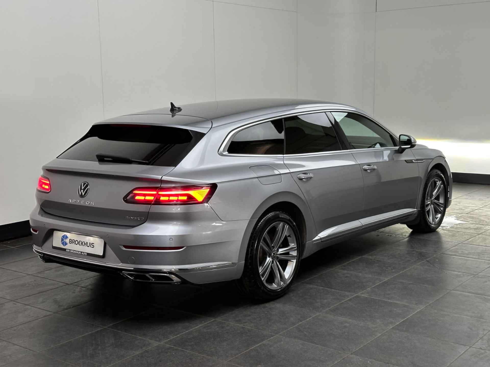 Volkswagen Arteon Shooting Brake 1.4 TSI 218PK DSG-6 eHybrid R-Line Business+ | LED | TREKHAAK | NAVIGATIE | STOELVERW | CAMERA - 7/26