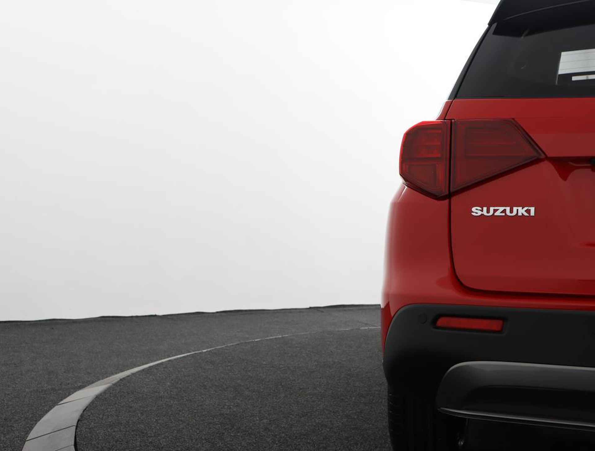 Suzuki Vitara 1.4 Boosterjet Style Smart Hybrid | Demo| ADG SPECIAL | Climate control | Cruise control adaptive | Navigatie | Camera | Parkeersensoren | Stoelverwarming | Trekhaak | Treeplanken | - 39/53