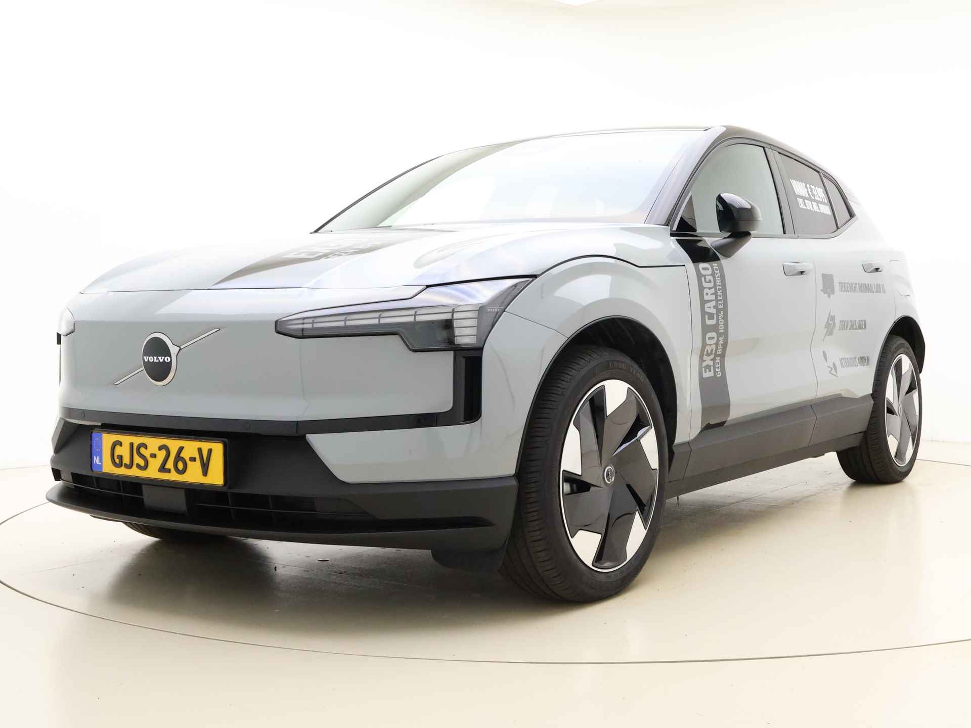 Volvo EX30 Extended Range Plus 69 kWh / EX BTW / CARGO / CLIMATE / 19'' / PDC + CAMERA / GOOGLE MAPS / ADAPT. CRUISE / - 26/36