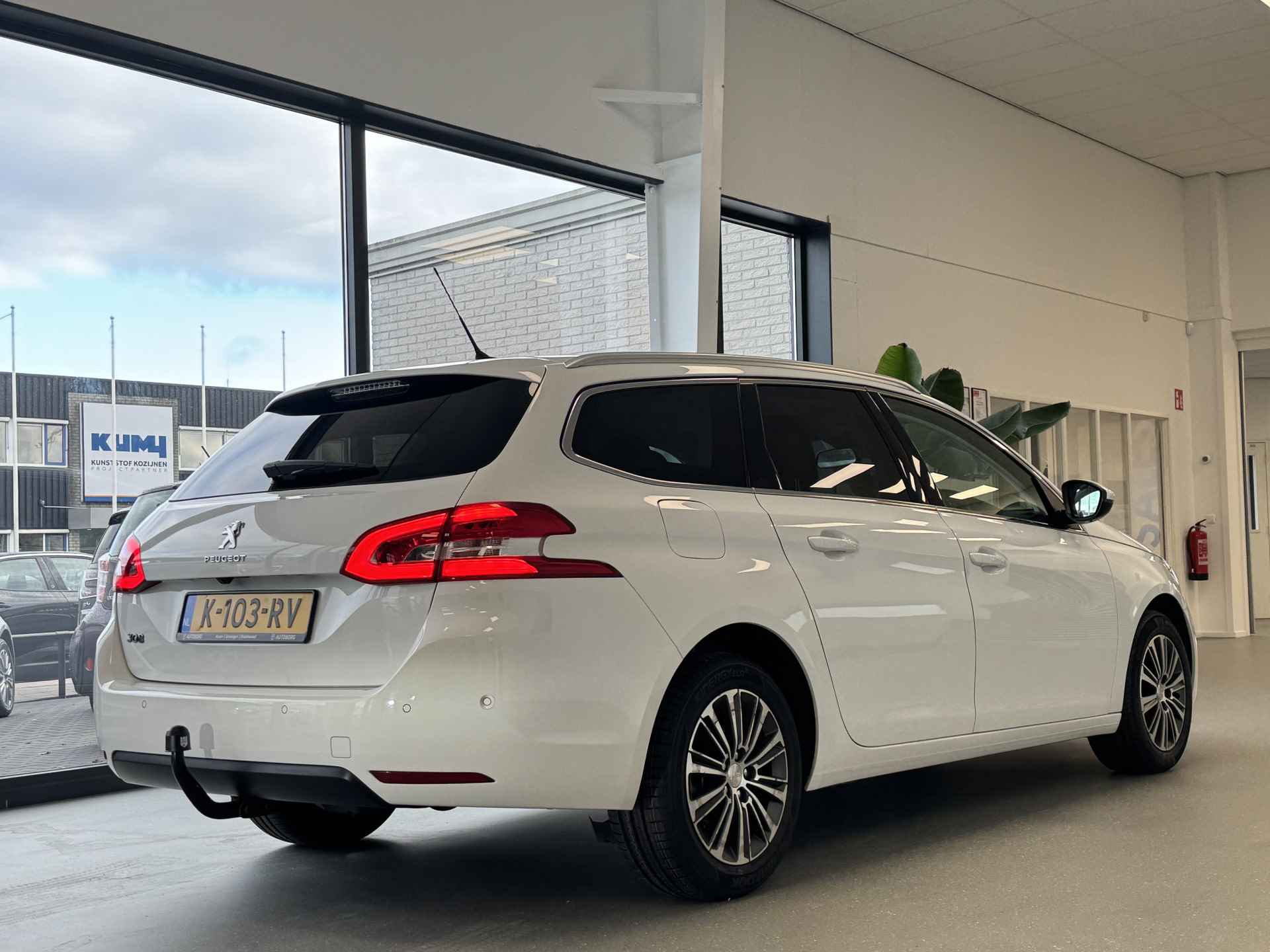 Peugeot 308 SW 1.2 PureTech Blue Lease Allure Prijs Inclusief Onderhoud & 12 Maand BOVAG Garantie | Nieuwe Distributieriem | - 25/36