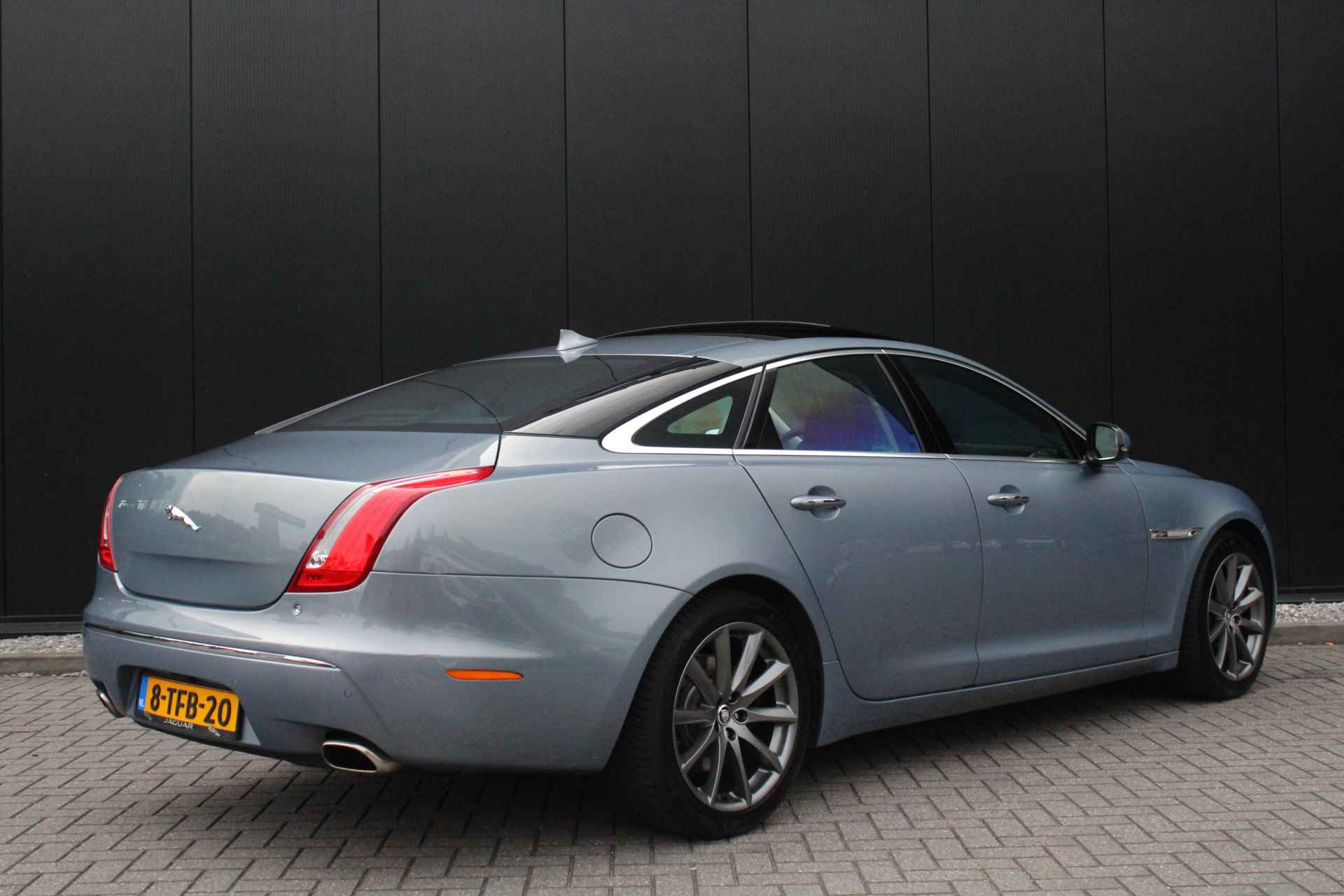 Jaguar XJ 3.0 V6 SC Premium Luxury | Origineel Nederlandse auto! | SCHUIFDAK | MERIDIAN SOUND | LEDER - 3/38