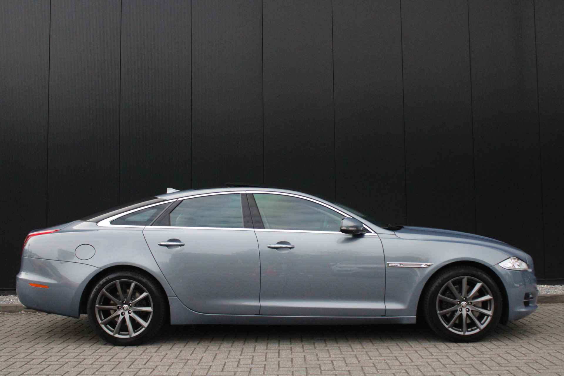 Jaguar XJ 3.0 V6 SC Premium Luxury | Origineel Nederlandse auto! | SCHUIFDAK | MERIDIAN SOUND | LEDER - 5/38