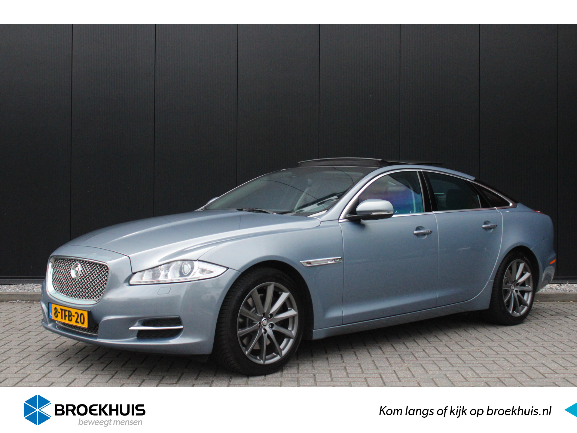 Jaguar XJ 3.0 V6 SC Premium Luxury | Origineel Nederlandse auto! | SCHUIFDAK | MERIDIAN SOUND | LEDER bij viaBOVAG.nl