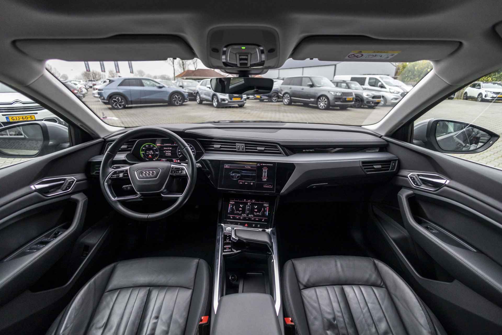 Audi e-tron e-tron 50 quattro Launch edition plus 71 kWh | Pano | NL Auto | Memory | Leder - 32/42