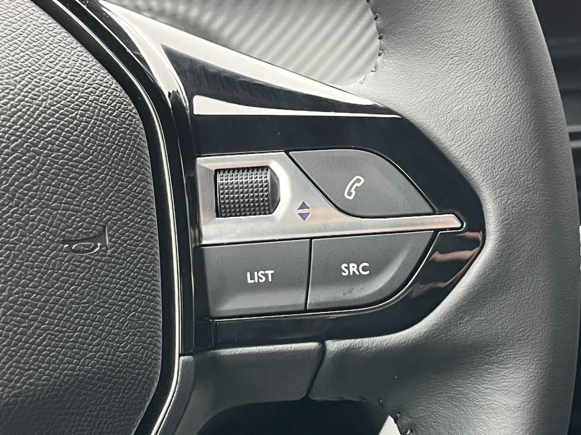 Peugeot 2008 1.2 100PK Allure | €4000 Registratievoordeel! | Camera | Apple/Android Carplay | Navigatie | Leder/Stof | LED | Bluetooth | Getint Glas | Virtueel Dashboard | Lane-Assit | Cruise Control - 11/29