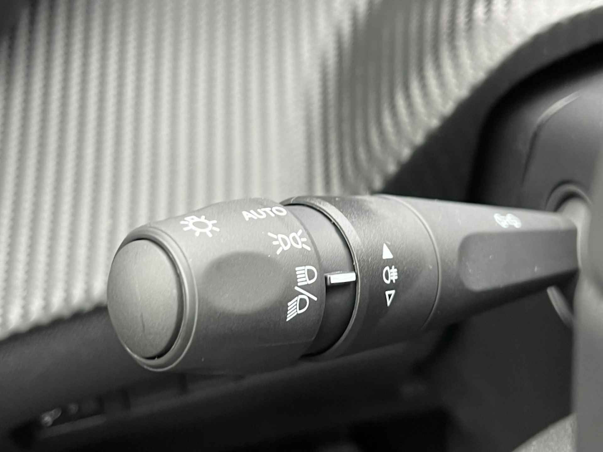 Peugeot 2008 1.2 100PK Allure | €4000 Registratievoordeel! | Camera | Apple/Android Carplay | Navigatie | Leder/Stof | LED | Bluetooth | Getint Glas | Virtueel Dashboard | Lane-Assit | Cruise Control - 27/29