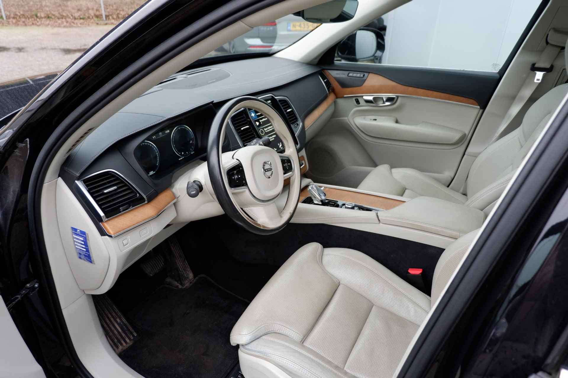 Volvo XC90 B5 AWD AUT8 235PK Inscription Intro Edition, BTW Auto, Adaptieve Cruise Control met Pilot Assist, BLIS Dodehoekdetectie, Elektrisch bedienbaarglazen panoramisch schuif-/kanteldak, Luchtvering, Voorstoelen met verwarming, ventilatie en massagefunctie, Stuurwielverwarming, standkachel, Harman Kardon audio - 3/54