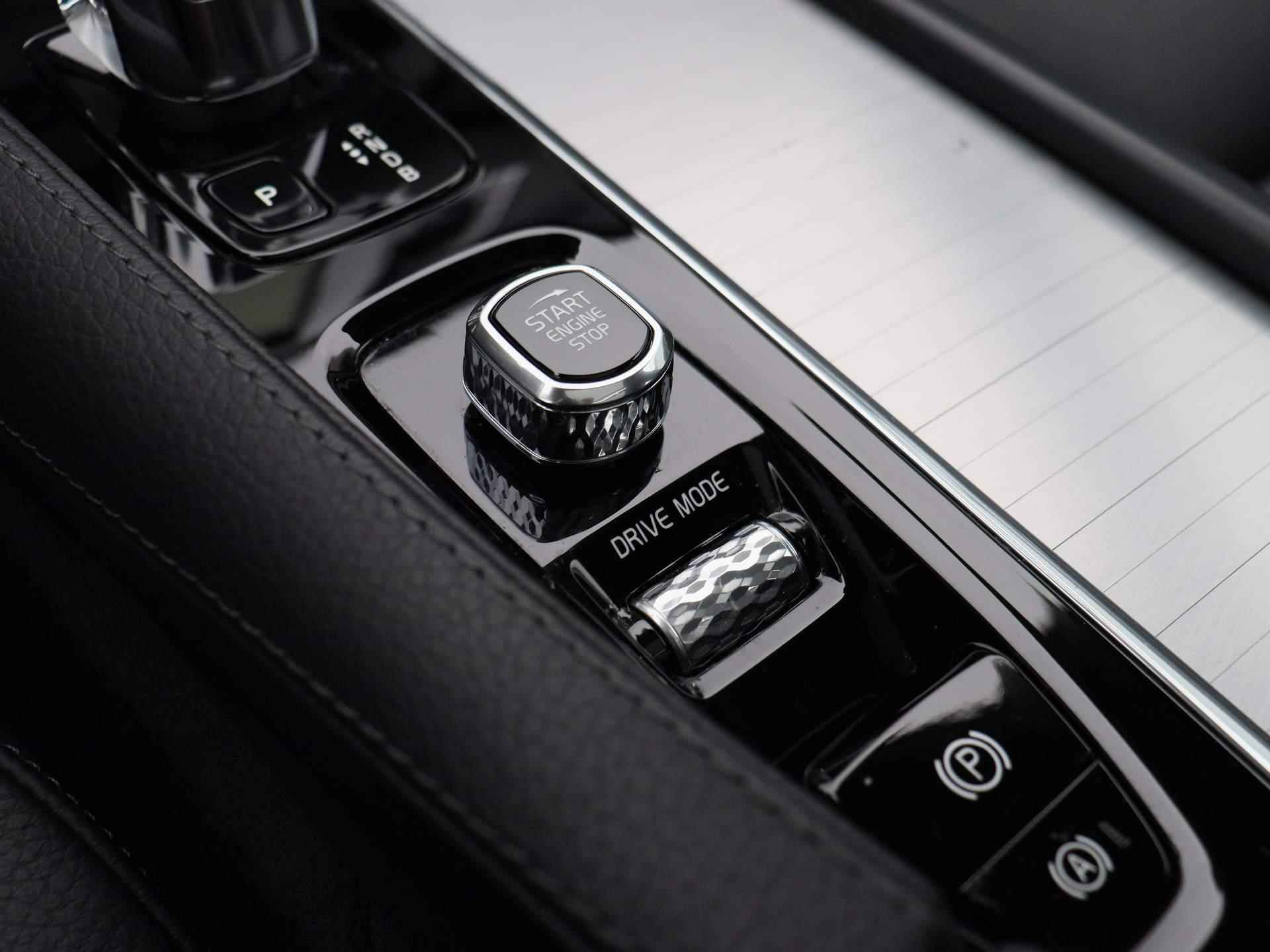 Volvo XC90 2.0 T8 Twin Engine AWD Momentum | 7-ZITS | PANORAMADAK | LEDER | LED KOPLAMPEN | NAVIGATIE | STOELVERWARMING | ELEKTRISCHE ACHTERKLEP | ADAPTIVE CRUISE CONTROL | APPLE CARPLAY / ANDROID AUTO | - 24/42