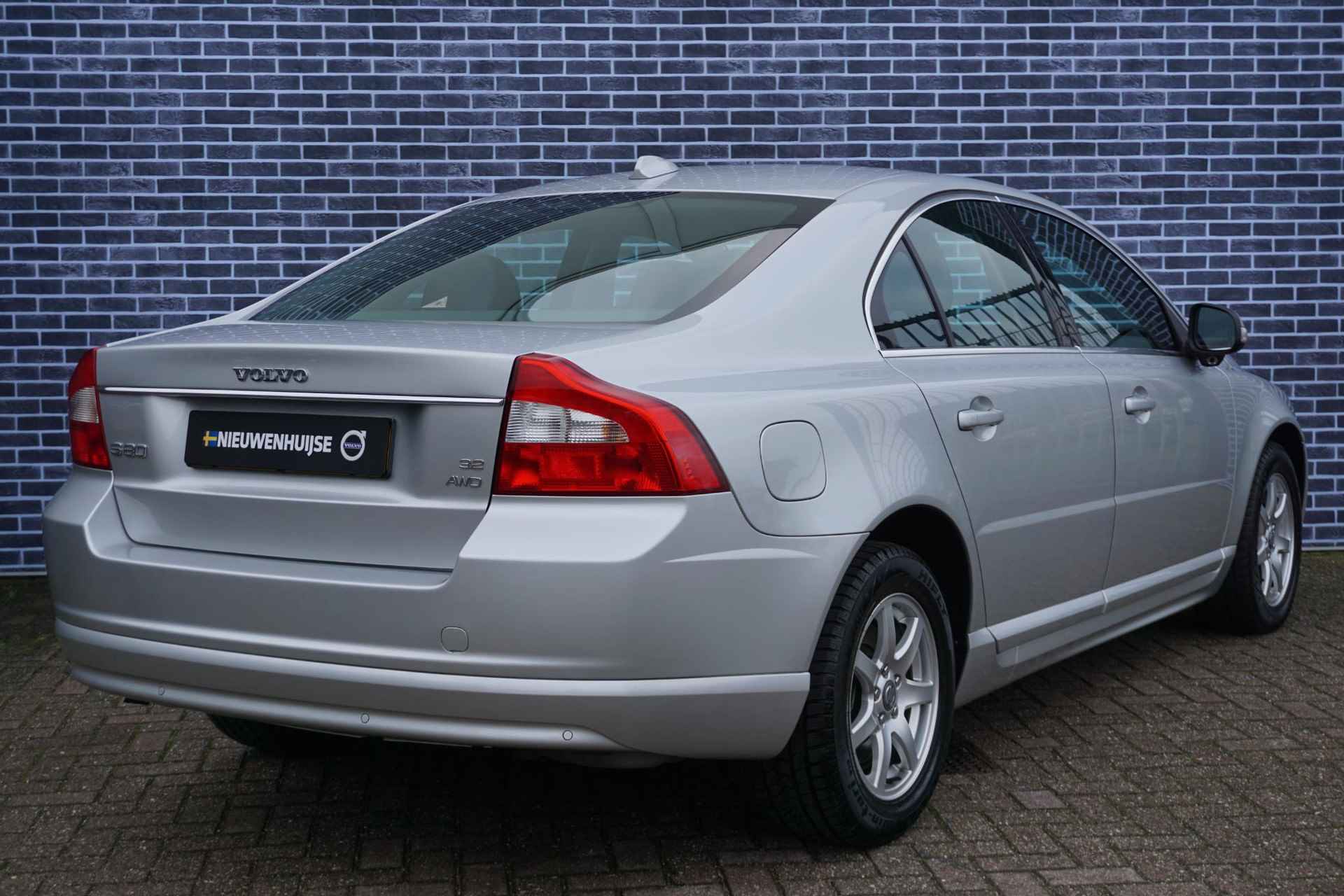 Volvo S80 3.2 AWD Momentum | Adaptieve cruise control | Stoelverwarming | BLIS | Leder | Parkeersensoren V+A | 1STE EIGENAAR | Getint glas | Regensensor | - 4/25