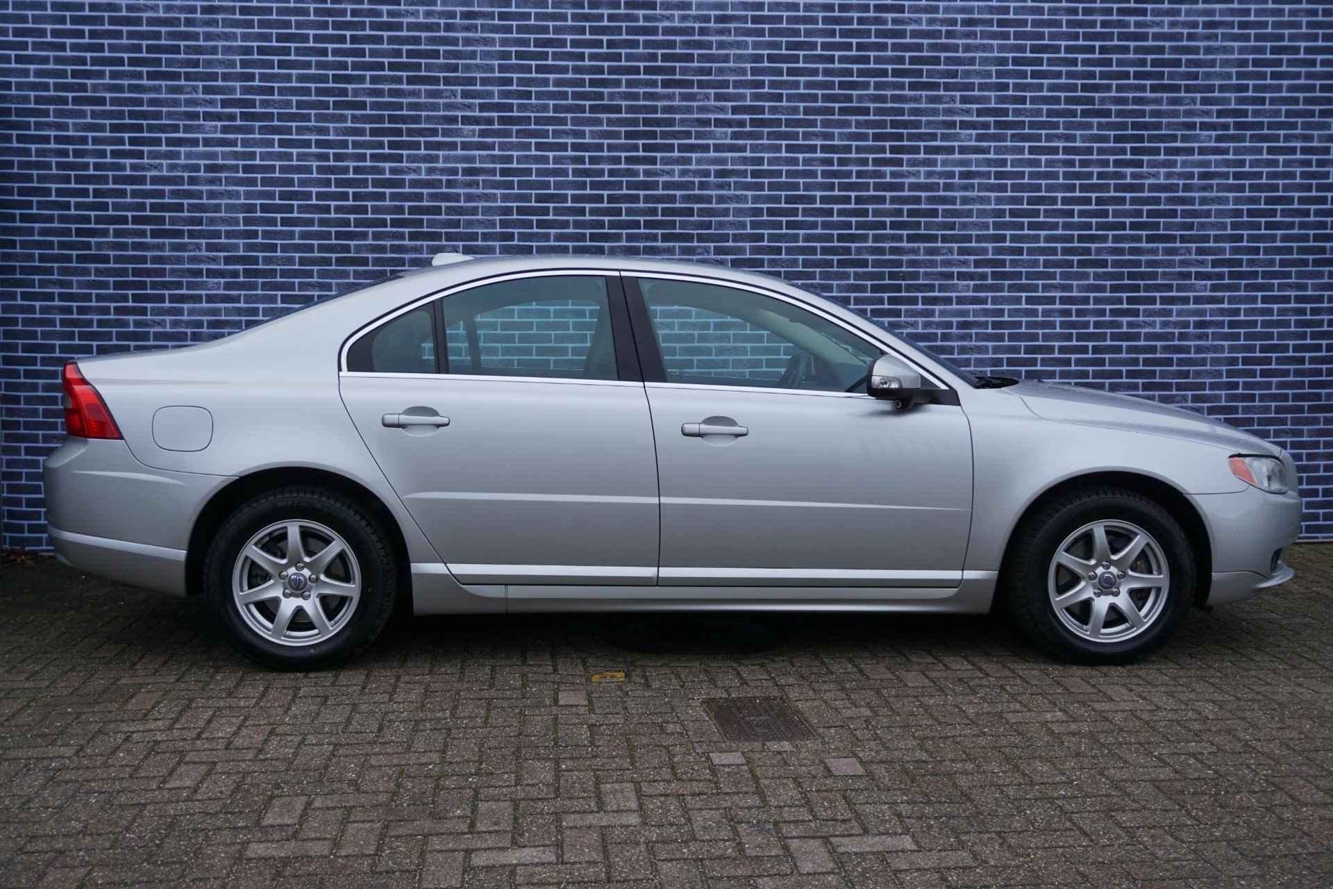 Volvo S80 3.2 AWD Momentum | Adaptieve cruise control | Stoelverwarming | BLIS | Leder | Parkeersensoren V+A | 1STE EIGENAAR | Getint glas | Regensensor | - 11/25