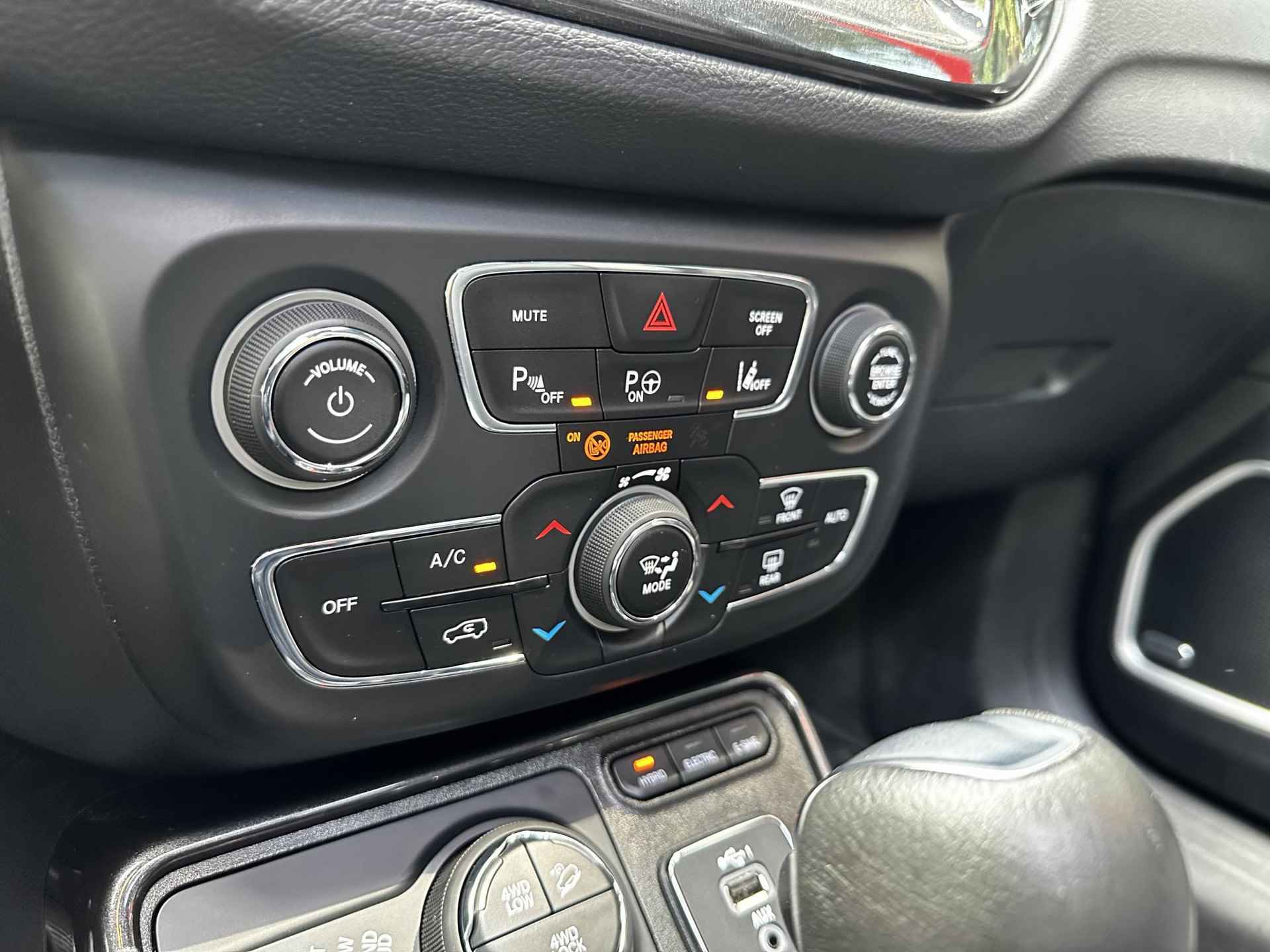 Jeep Compass 4xe PHEV 241PK Plug-in Hybrid Electric  AUTOMAAT | Navi | Panodak | Leer | Afn. Trekhaak | ECC | PDC + Camera | Cruise Control - 25/33