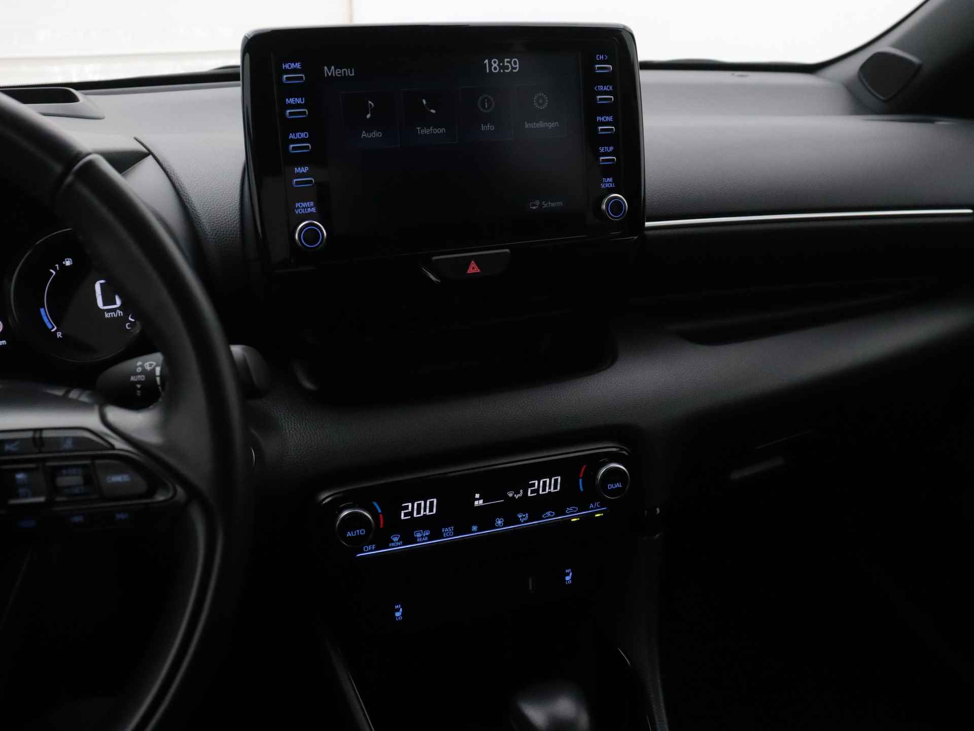 Toyota Yaris 1.5 Hybrid Executive - Bi tone Limited | Head up Display | Trekhaak | Half leder | LM velgen | Stoelverwarming | Parkeerhulp | LED | Apple Carplay/Android Auto | - 8/45