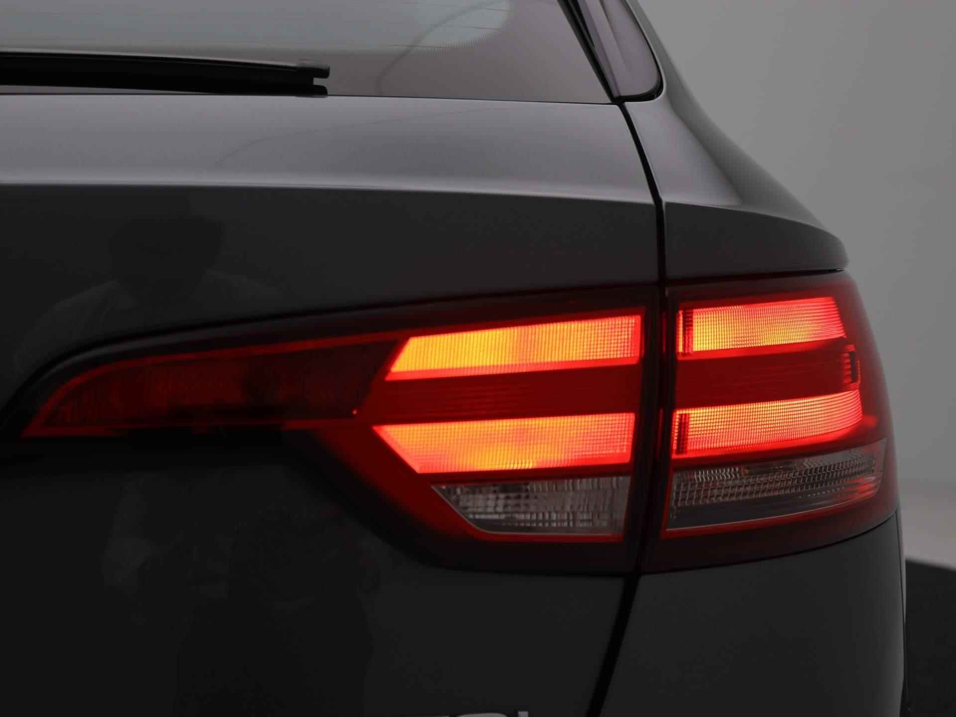 Audi A4 Avant 2.0 TFSI 190PK MHEV Design Pro Line AUTOMAAT / Navigatie / LMV / All Season banden / Historie bekend / - 67/70