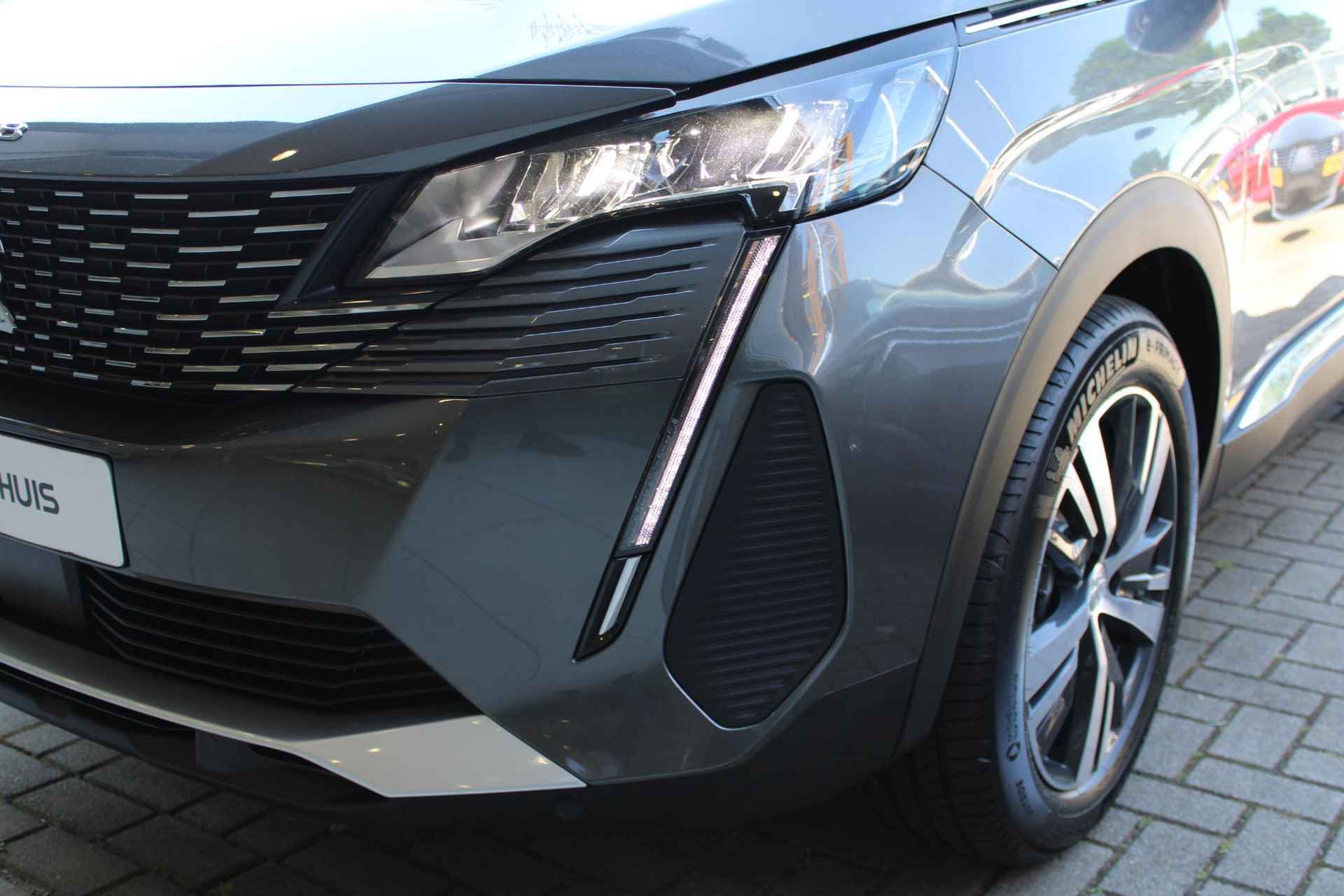 Peugeot 3008 1.2 Hybrid 136 Allure Pack Business Navigatie, stoelverwarming ,achteruitrijcamera, parkeersensoren voor en achter ,climate controle - 30/33