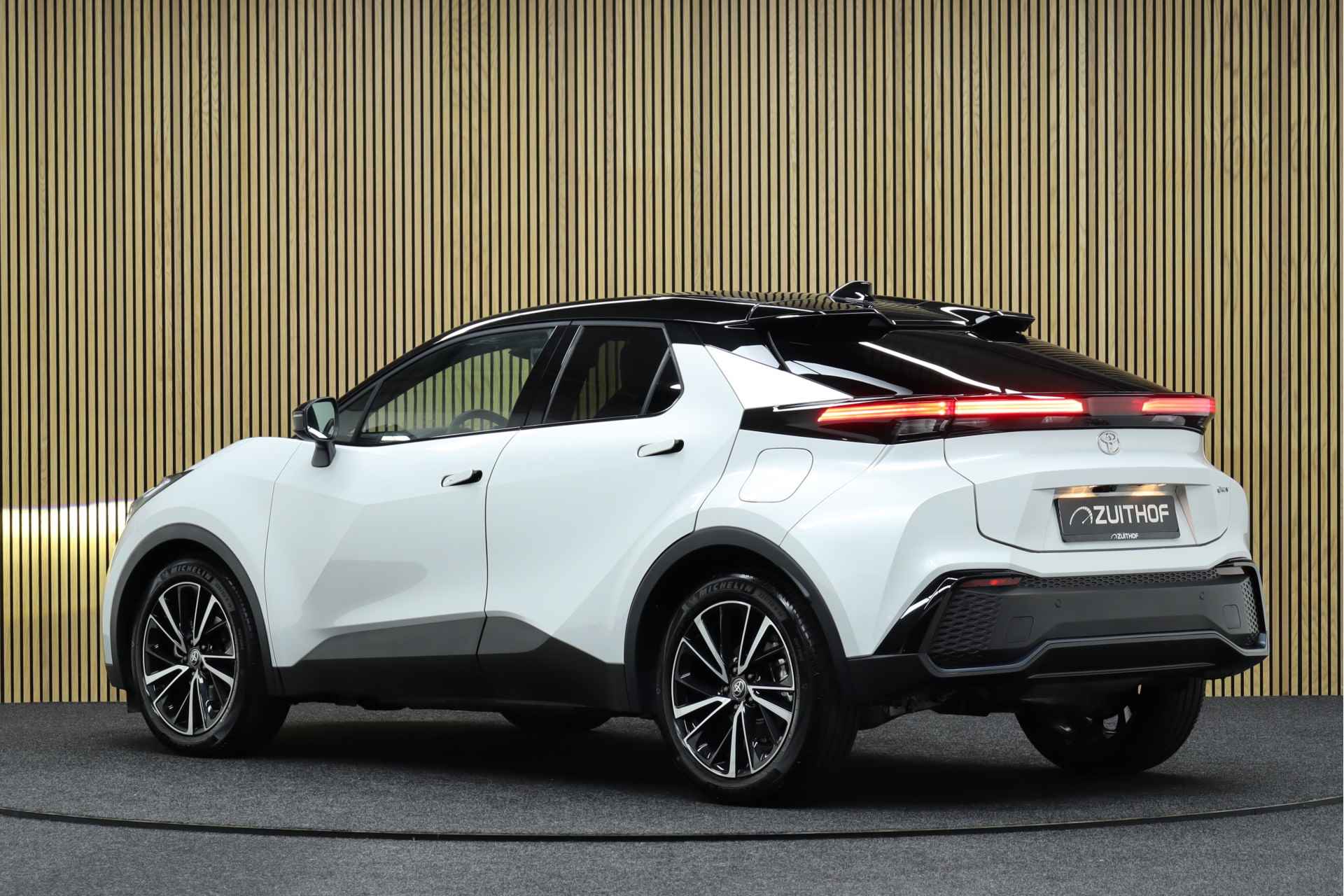 Toyota C-HR 1.8 Hybrid 140 Executive Next Generation Pack | € 5.000,- Voorraad Voordeel! | Direct leverbaar | JBL Audio | Bi-Tone | Alcantara | Winterpakket - 3/44