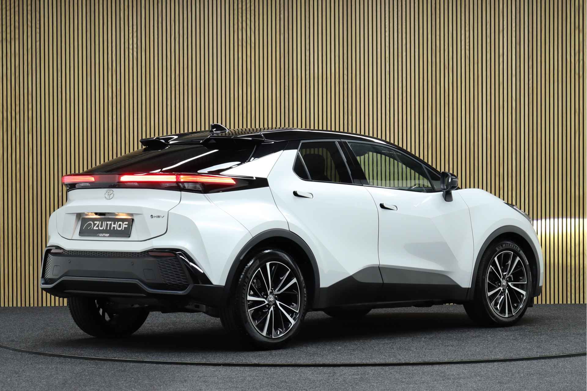 Toyota C-HR 1.8 Hybrid 140 Executive Next Generation Pack | € 5.000,- Voorraad Voordeel! | Direct leverbaar | JBL Audio | Bi-Tone | Alcantara | Winterpakket - 9/44